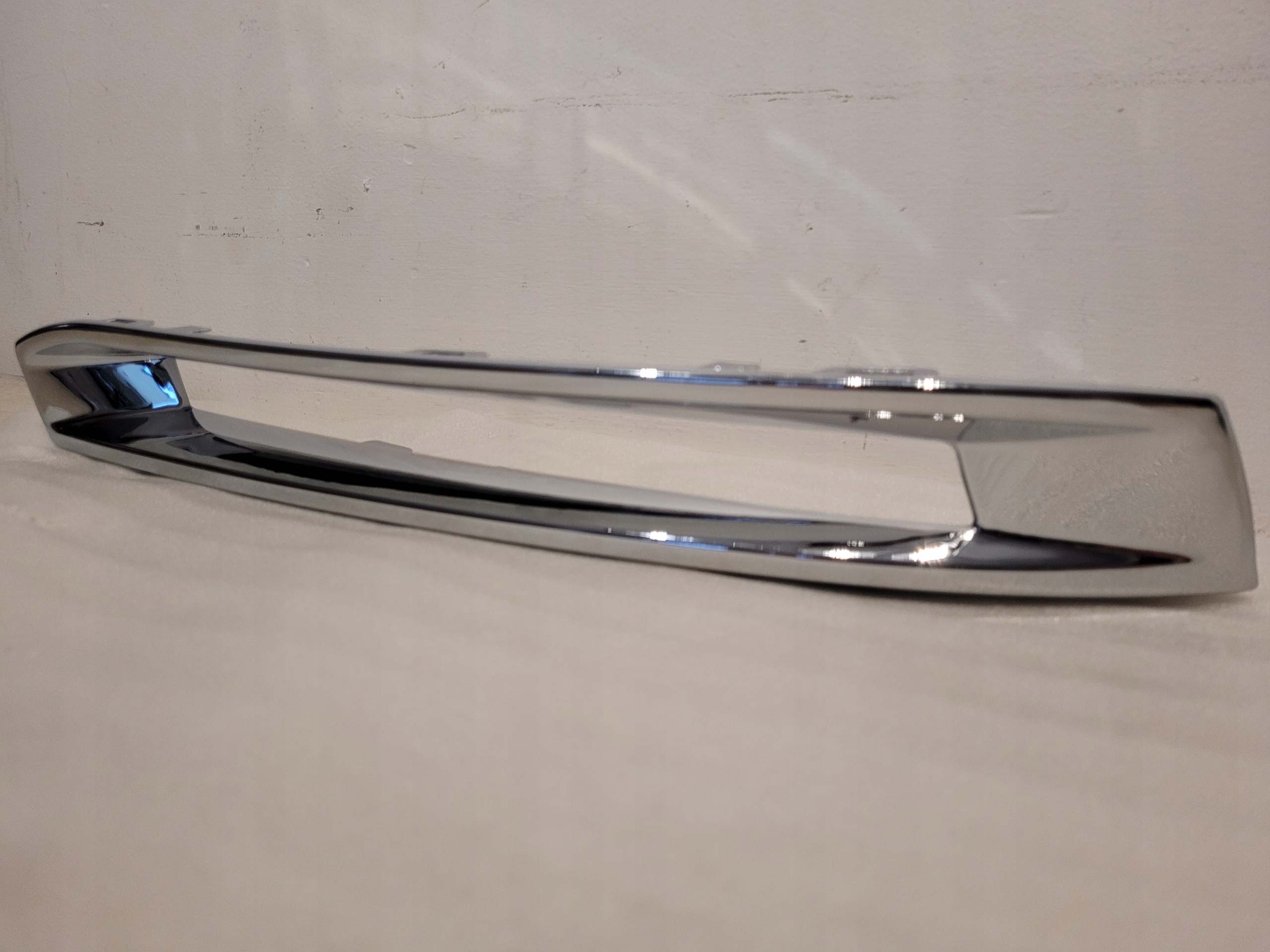 MERCEDES GL X166 CHROM ZDERZAKA RAMKA LEWY PRZÓD1668851774 Producent części Inny