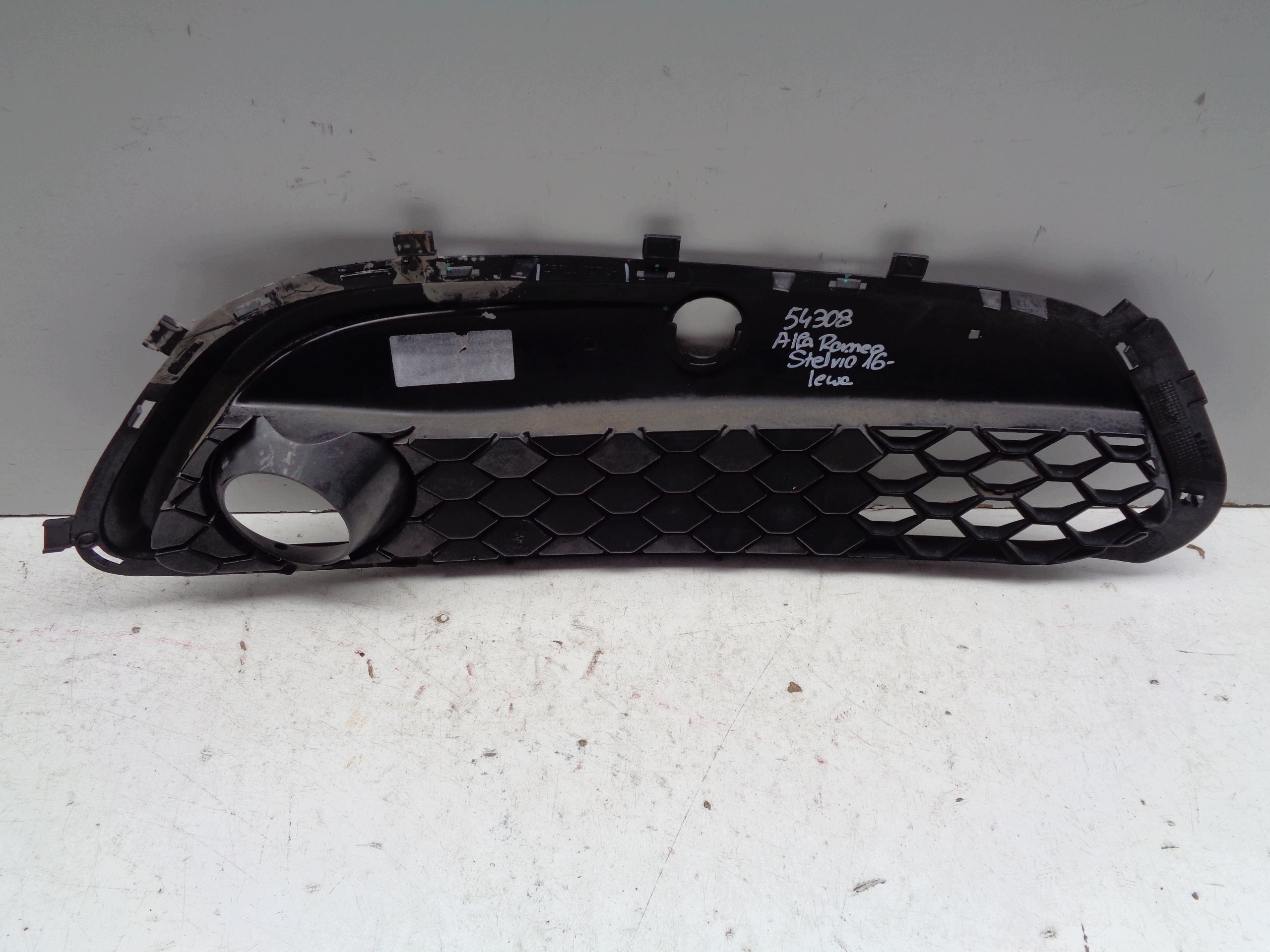 grid of a bumper left ALFA ROMEO STELVIO 16- NR 54308