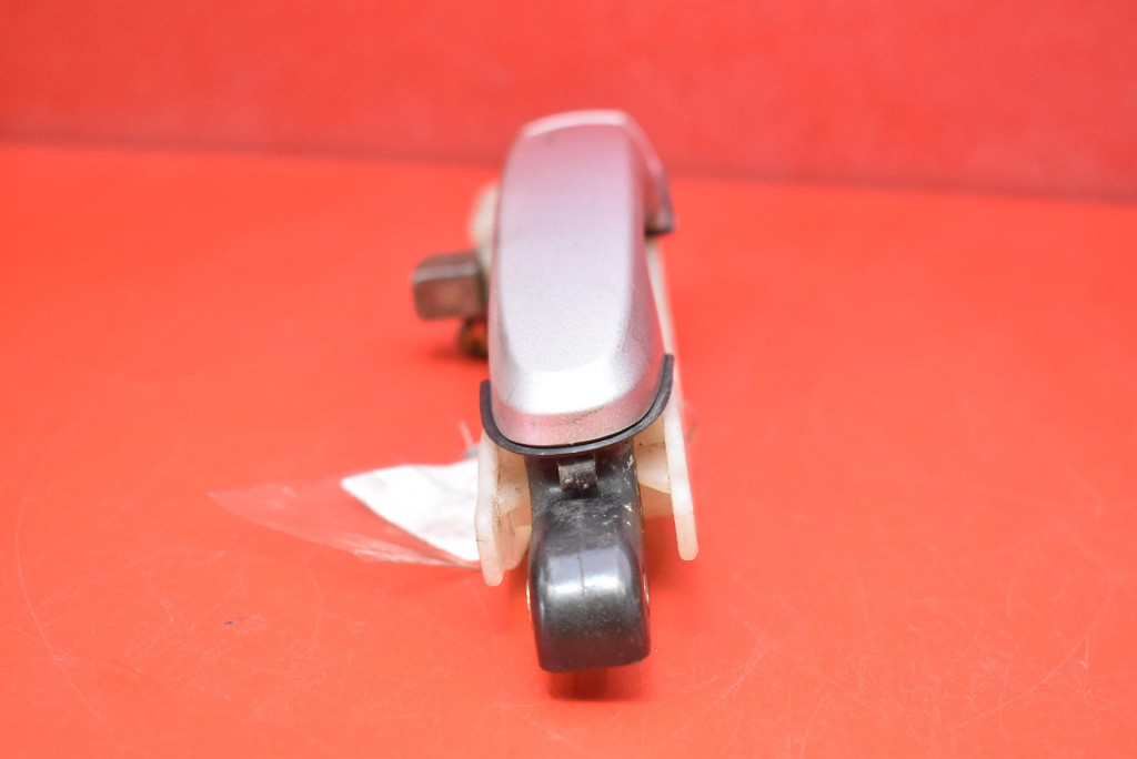 handle left front front SREBRNA HYUNDAI TUCSON 1 and 04-10