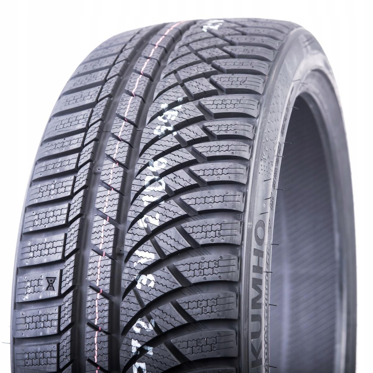 1x Zimní Pneumatika 245/40R19 Kumho Wintercraft WP72