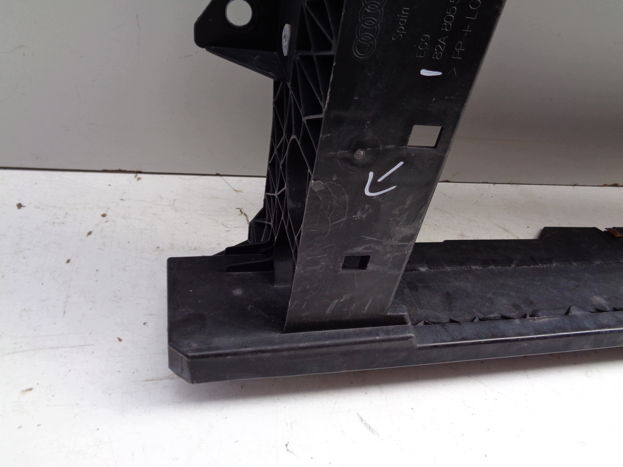 bar, wall front AUDI A1 II 82A 18- NR 52588