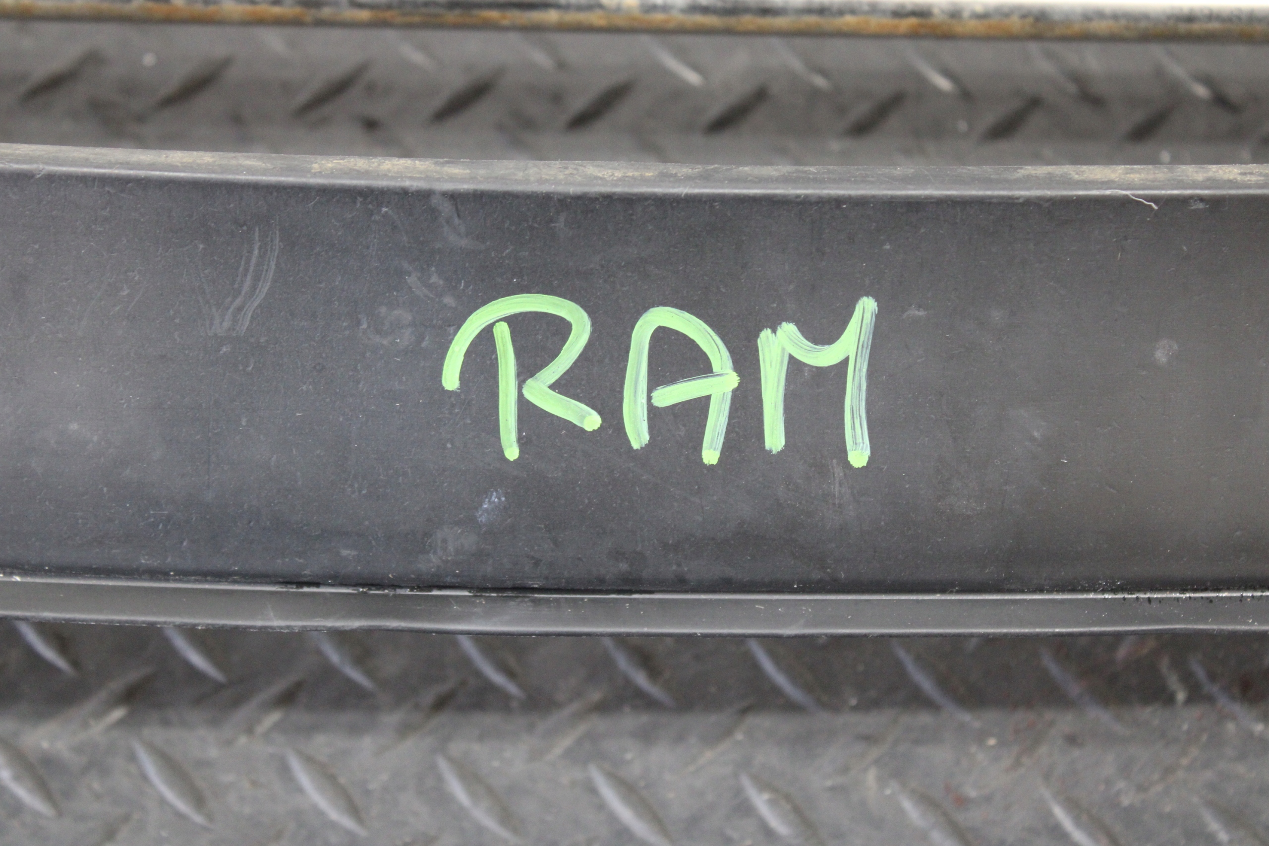 Aileron Avant DODGE RAM V 5