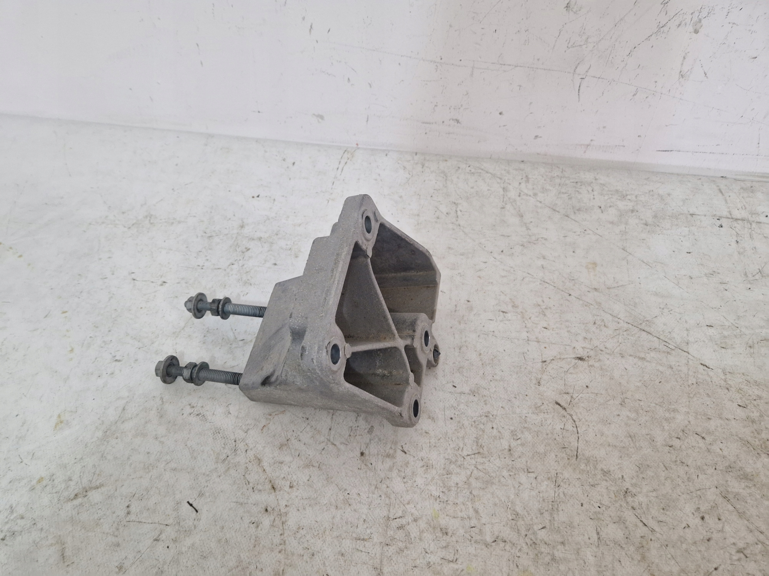 DODGE CHALLENGER CHARGER 15- 3.6 holder holder of the engine right 04726022AB