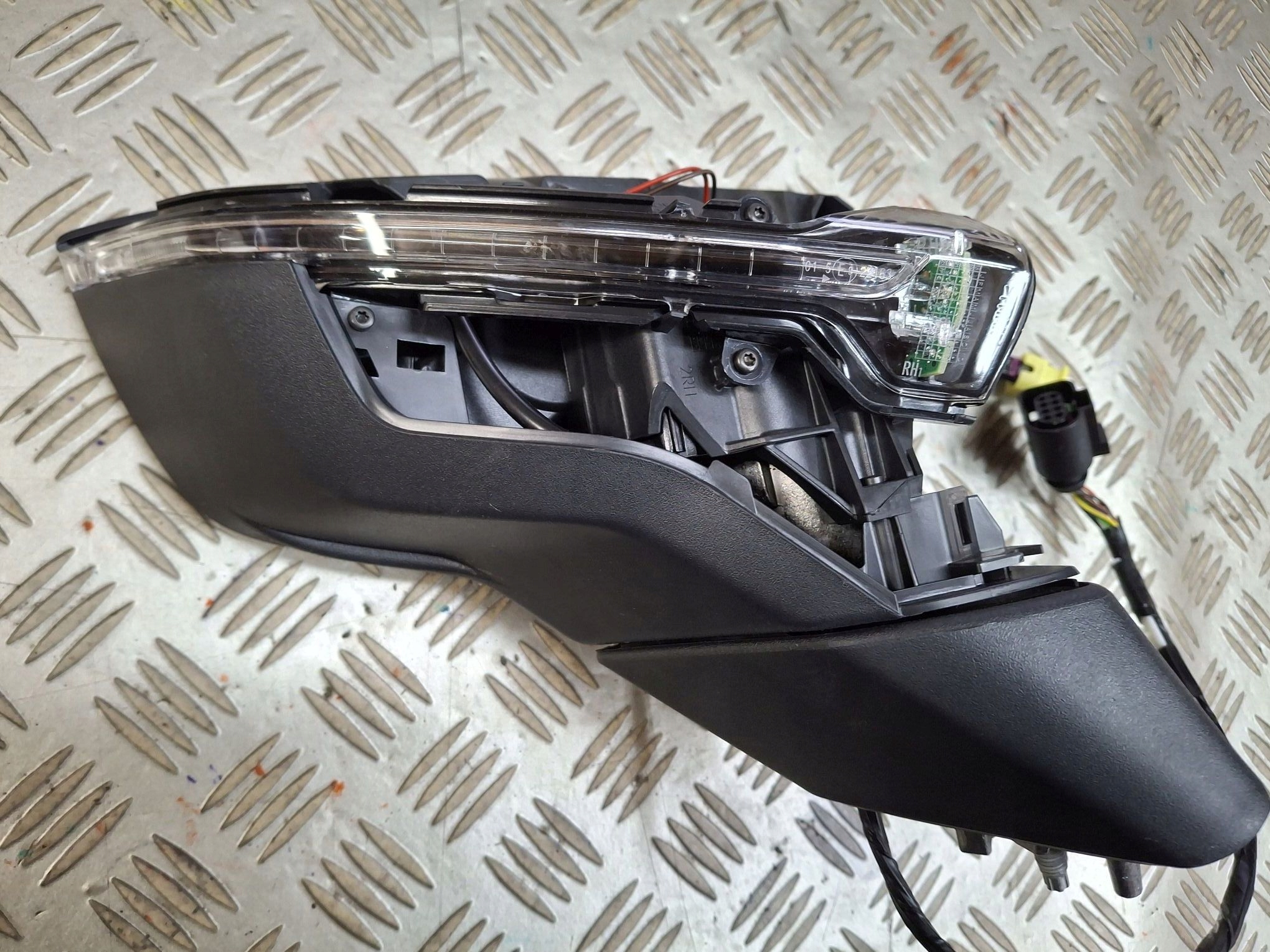 mirror right cover SEAT IBIZA V 2017R-> 8+2 PIN