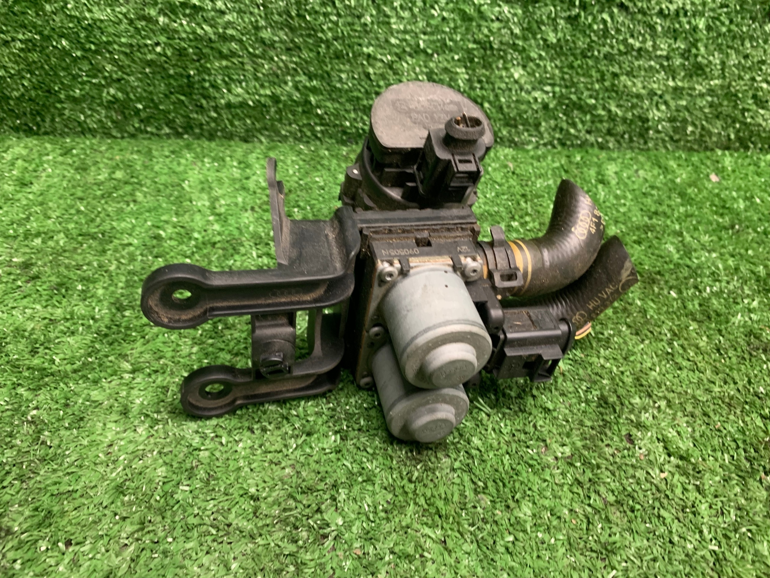 AUDI A6 C6 Électrovanne d’eau Bloc de chauffage complet 4F1959617B