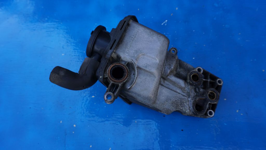 VOLVO S80 V70 XC70 2.5 T - Gehäuse filter oil