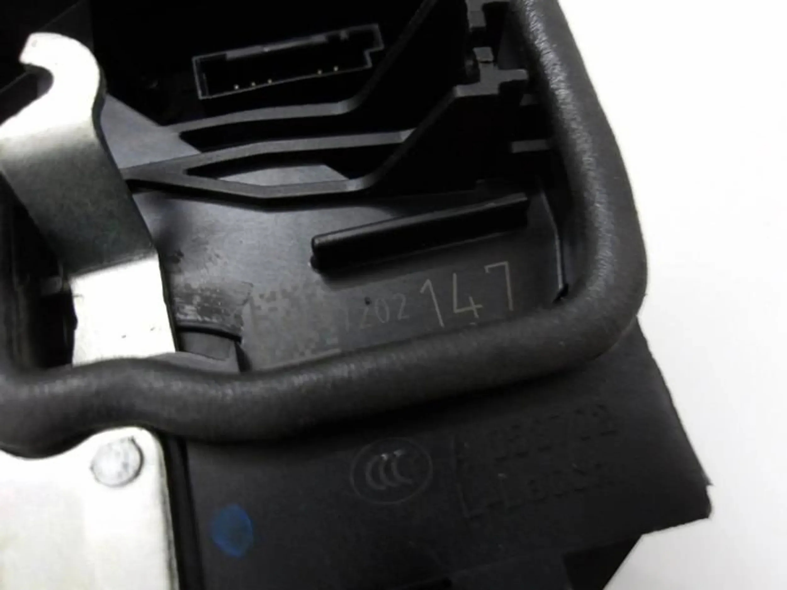 BMW X5 E70 lock door left rear part