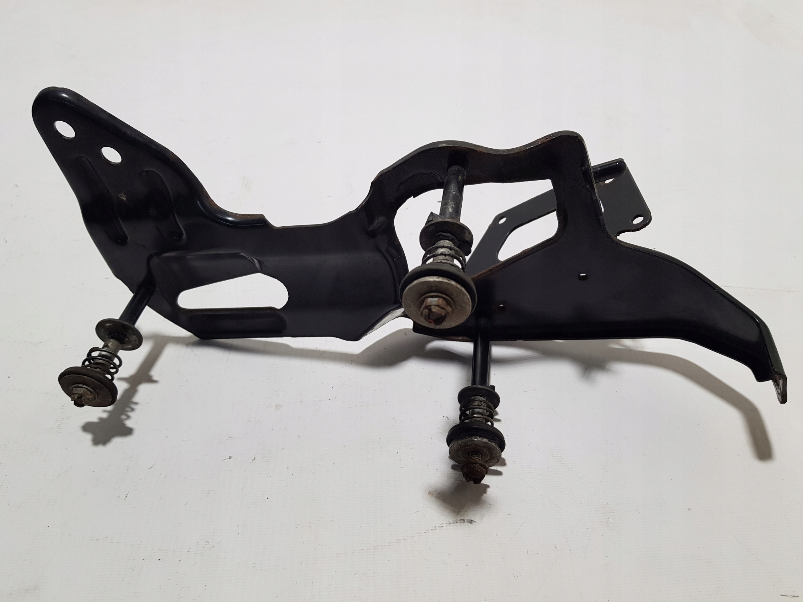 bracket KOMPRESORA AIRMATIC SPREZARKI MERCEDES W251