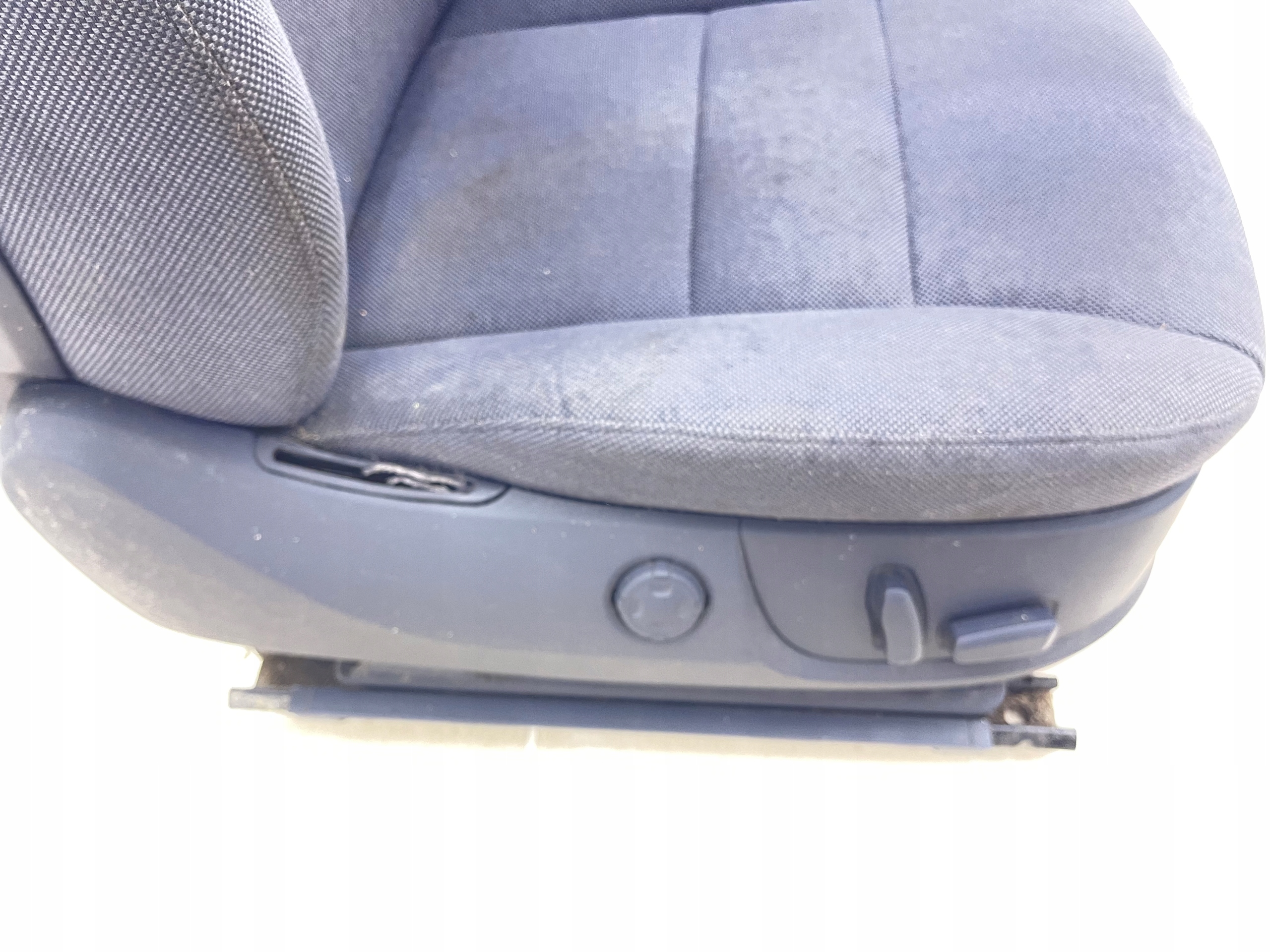 AUDI A8 D3 sedačka spolujezdce pravý předek MATERIAL EUROPA
