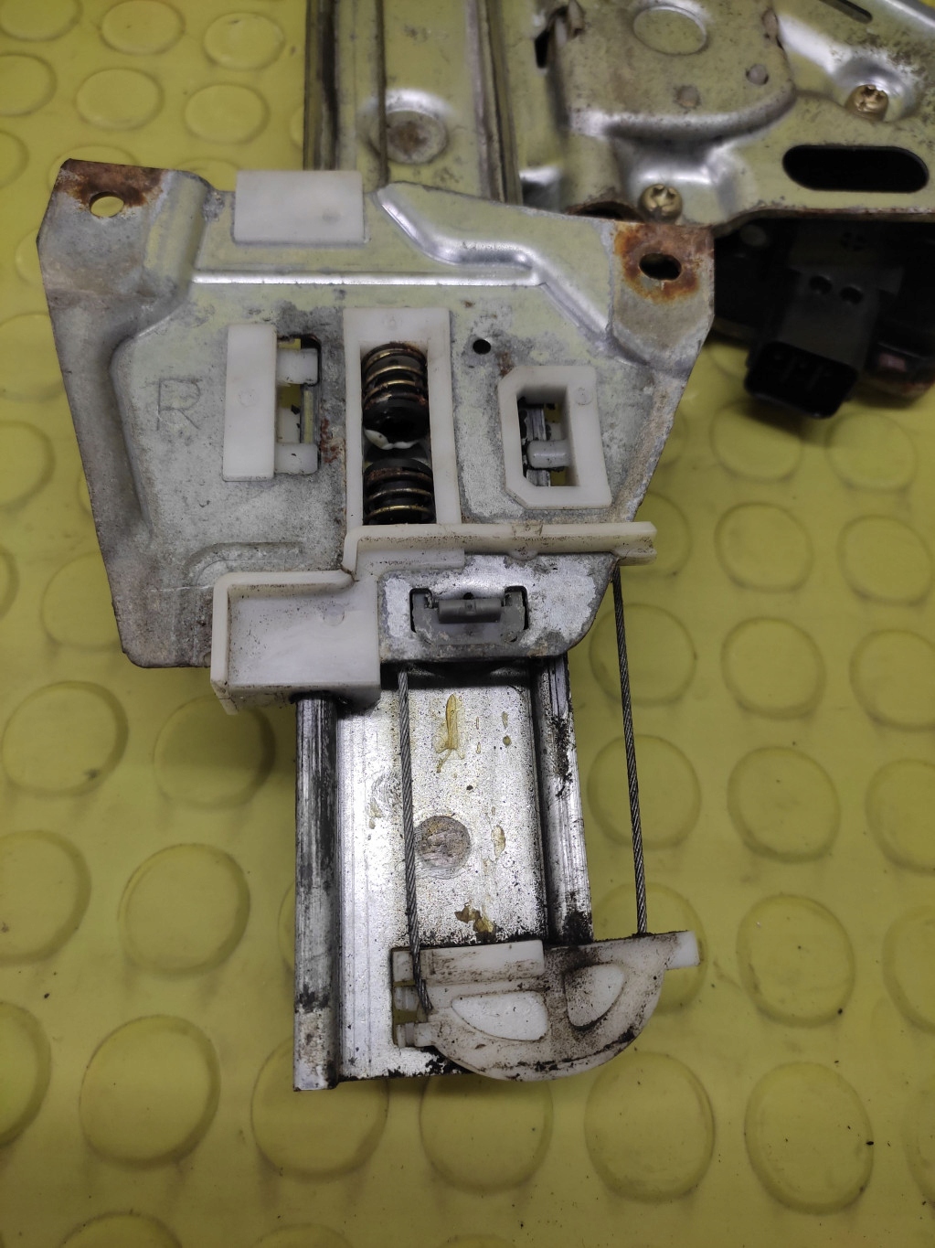 MITSUBISHI PAJERO 3 window regulator right rear part