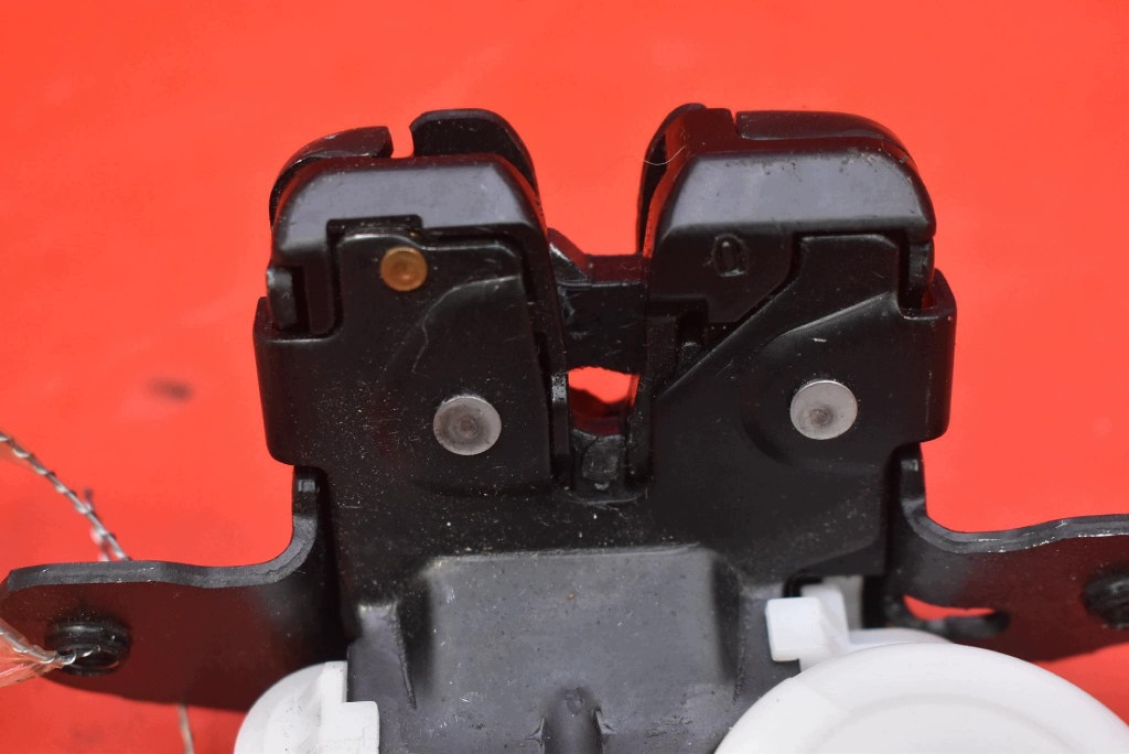 lock bonnet rear part boot TOYOTA YARIS 4 IV 5D 20-24