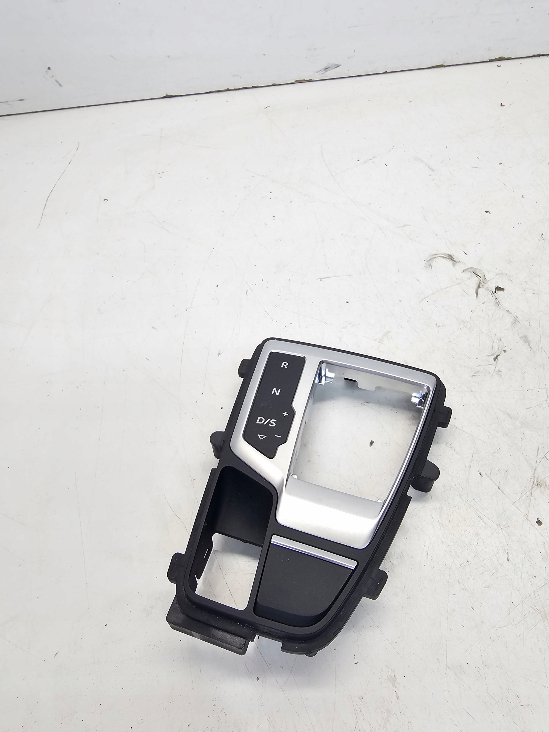 frame display changes of the gear AUDI Q5 FY 80B713111C