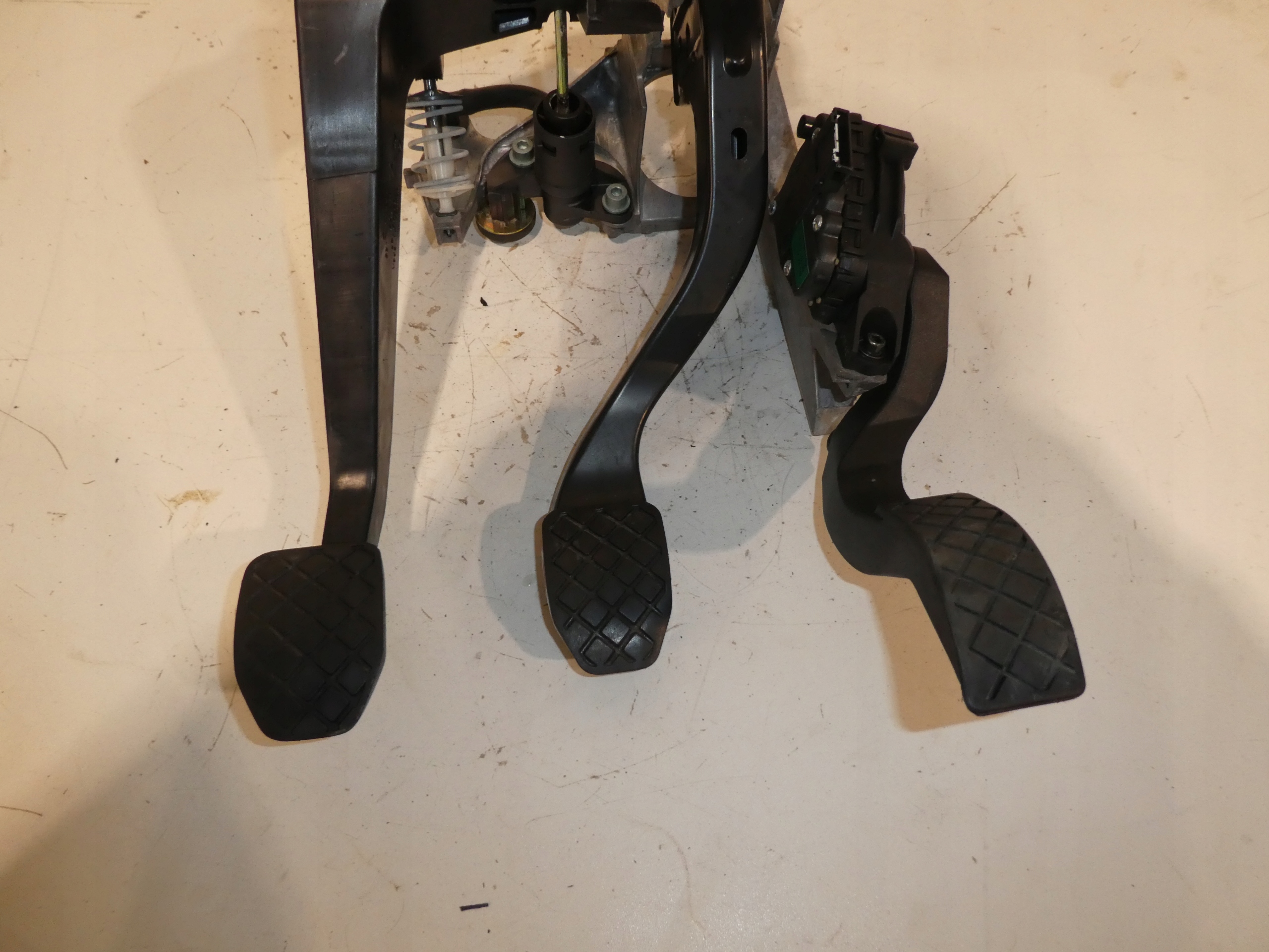 AUDI A4 B6 B7 PEDAL Frein Support Embrayage Pompe 8E1721117A