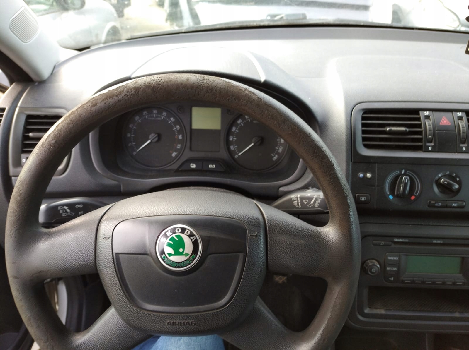 SKODA FABIA 2 II HB 5D door left rear part rear. BIALE LF9E