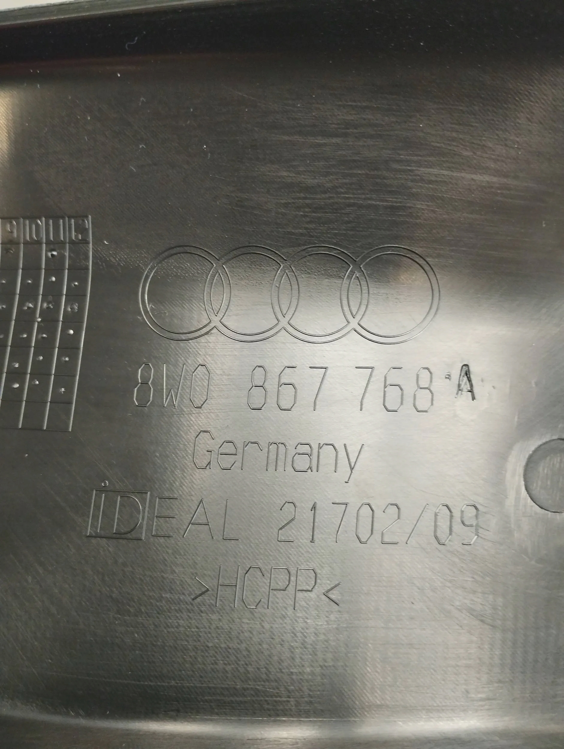 Audi A4 B9 8W kryt PRAHU 8W0867768A