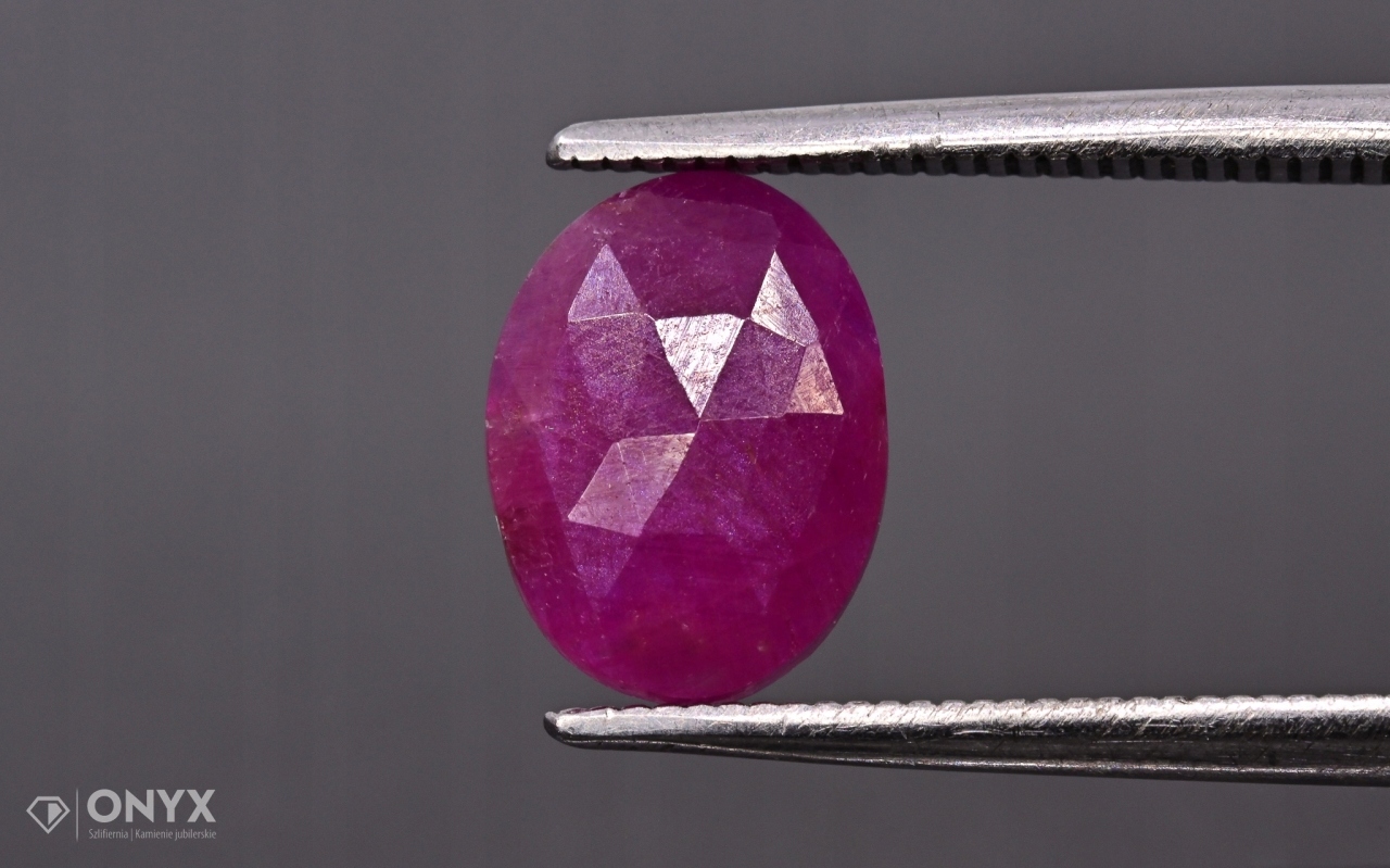 Rubín fazetovaná rozeta ovál 8,7x6,6 mm