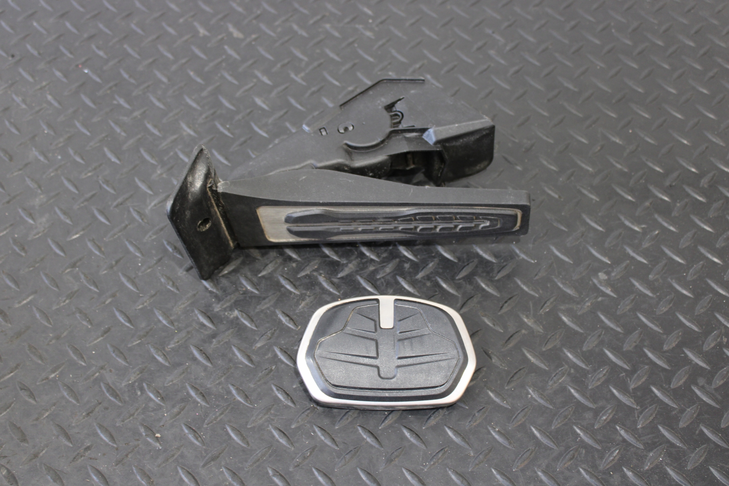 accelerator pedal caps BMW 1 F40 6889820