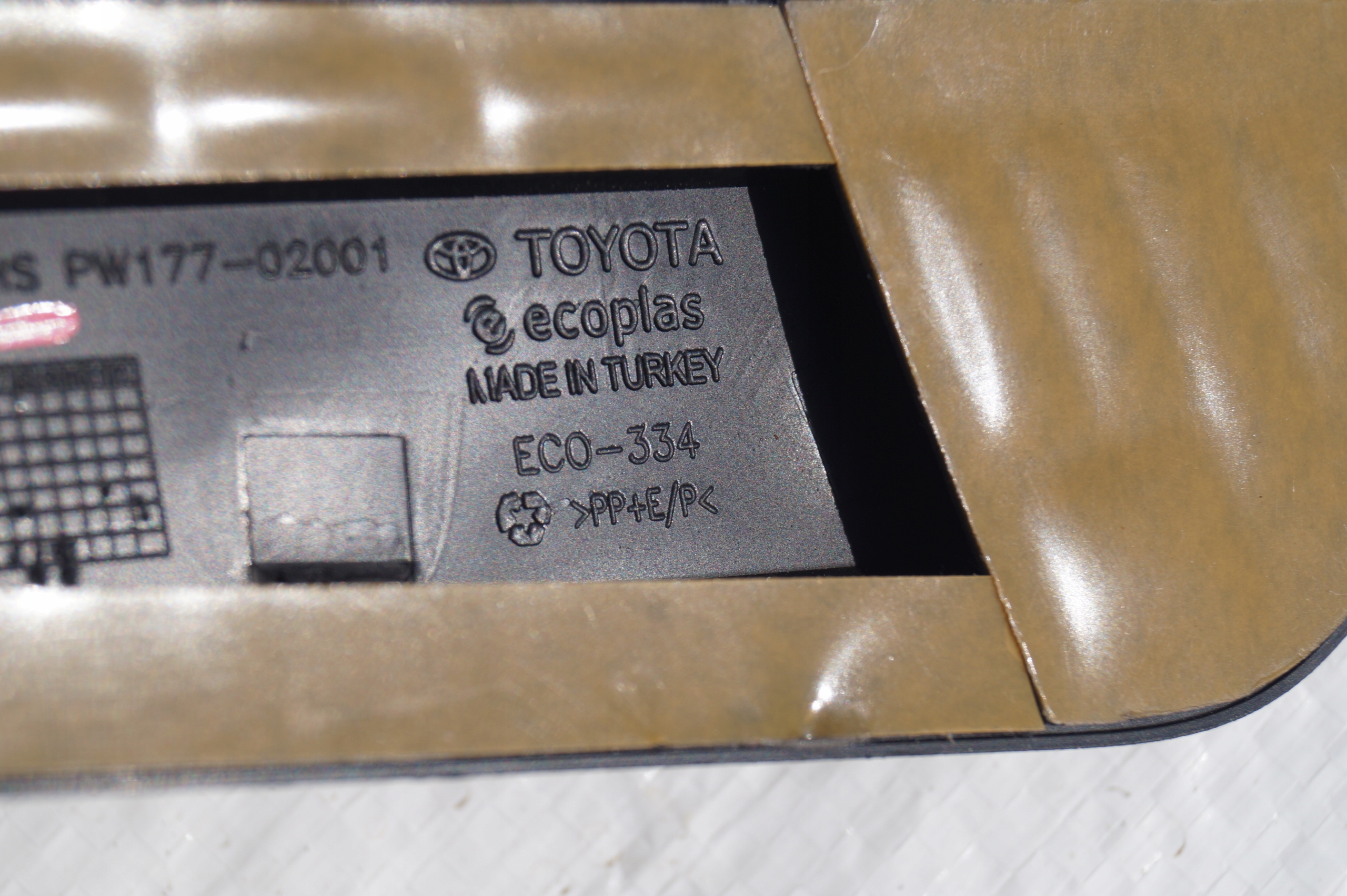 LISTWA NA ZDERZAK PRZÓD PRAWA TOYOTA AURIS II 2 Strona zabudowy przód