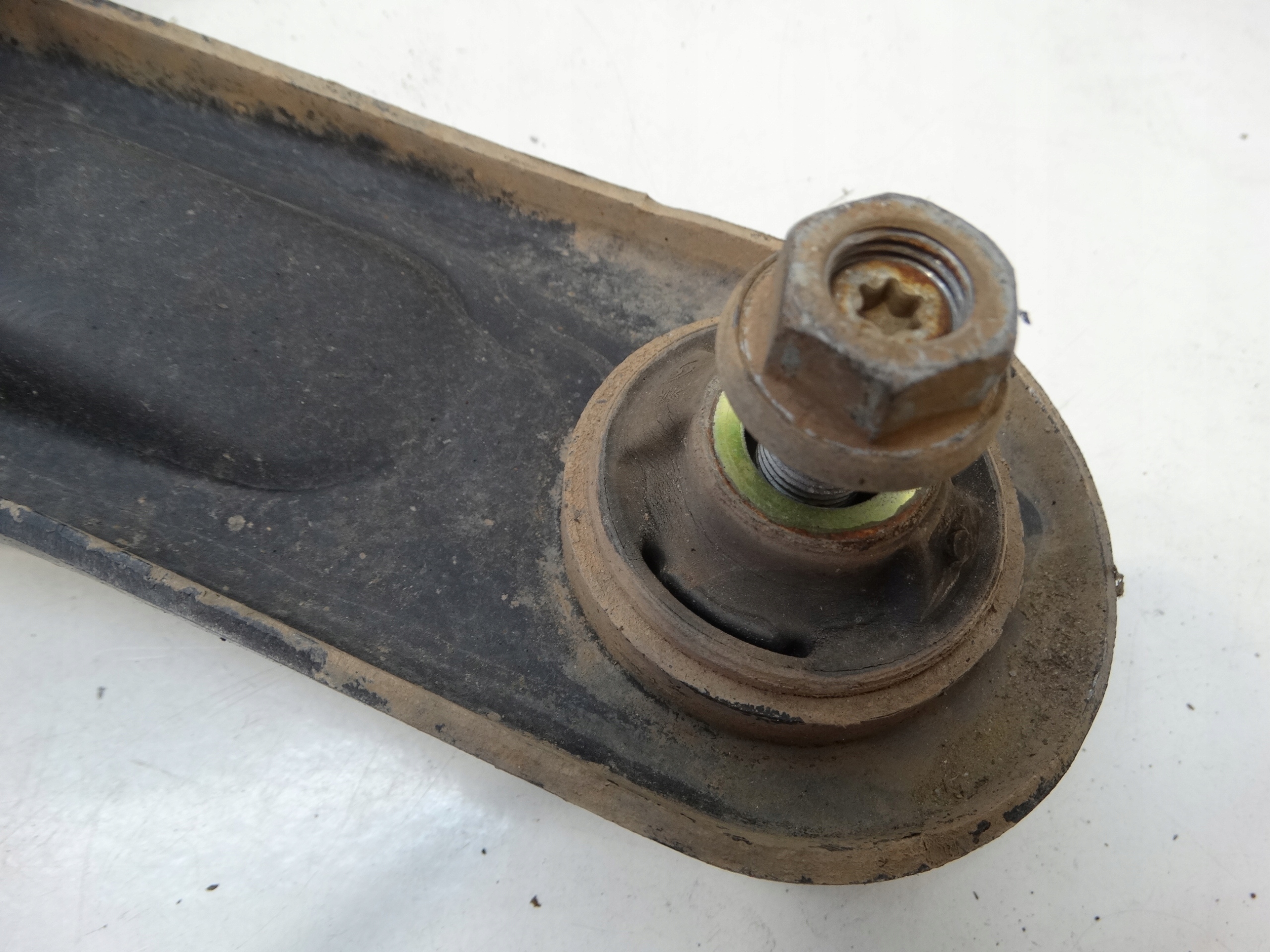 arm lower springing right front PEUGEOT 208 2008 129TYS.KM