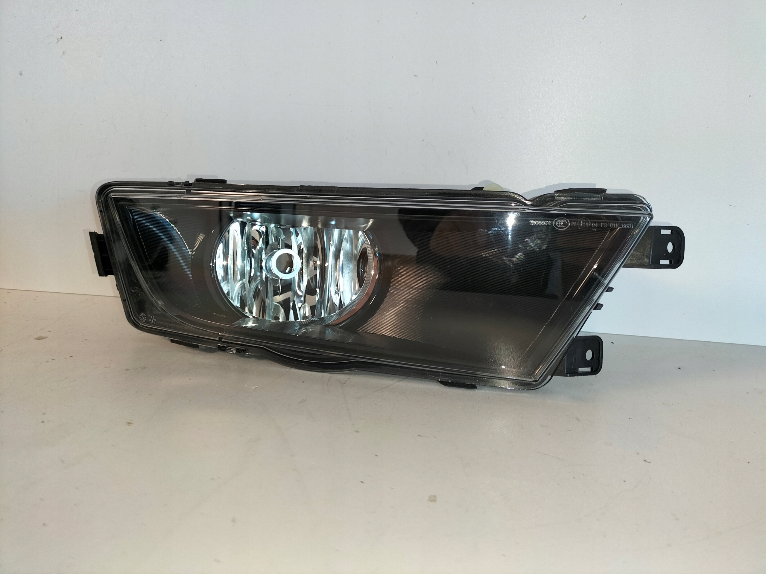 fog light light right SKODA OCTAVIA III 13-17