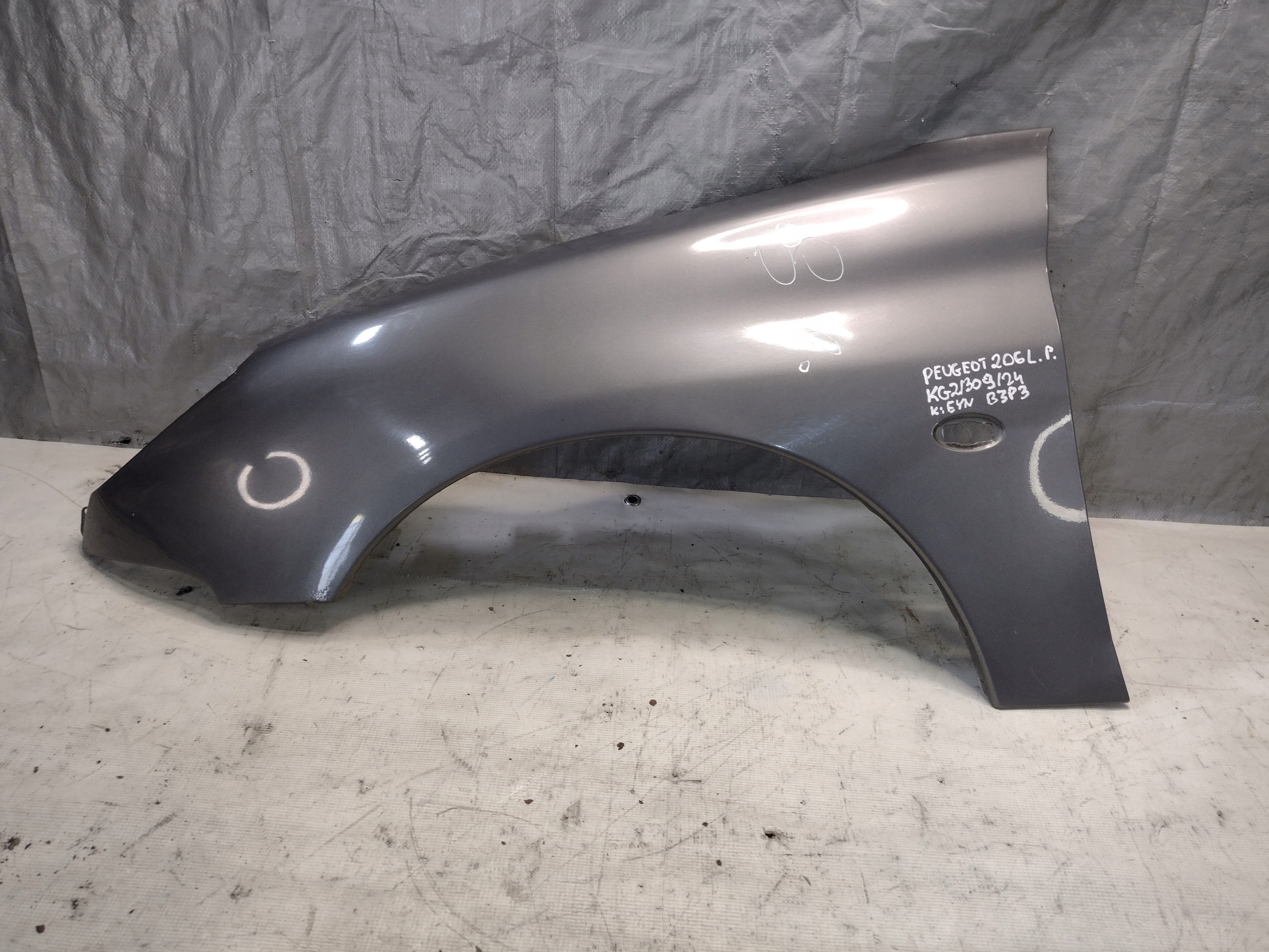 fender left front Peugeot 206 k: EYN