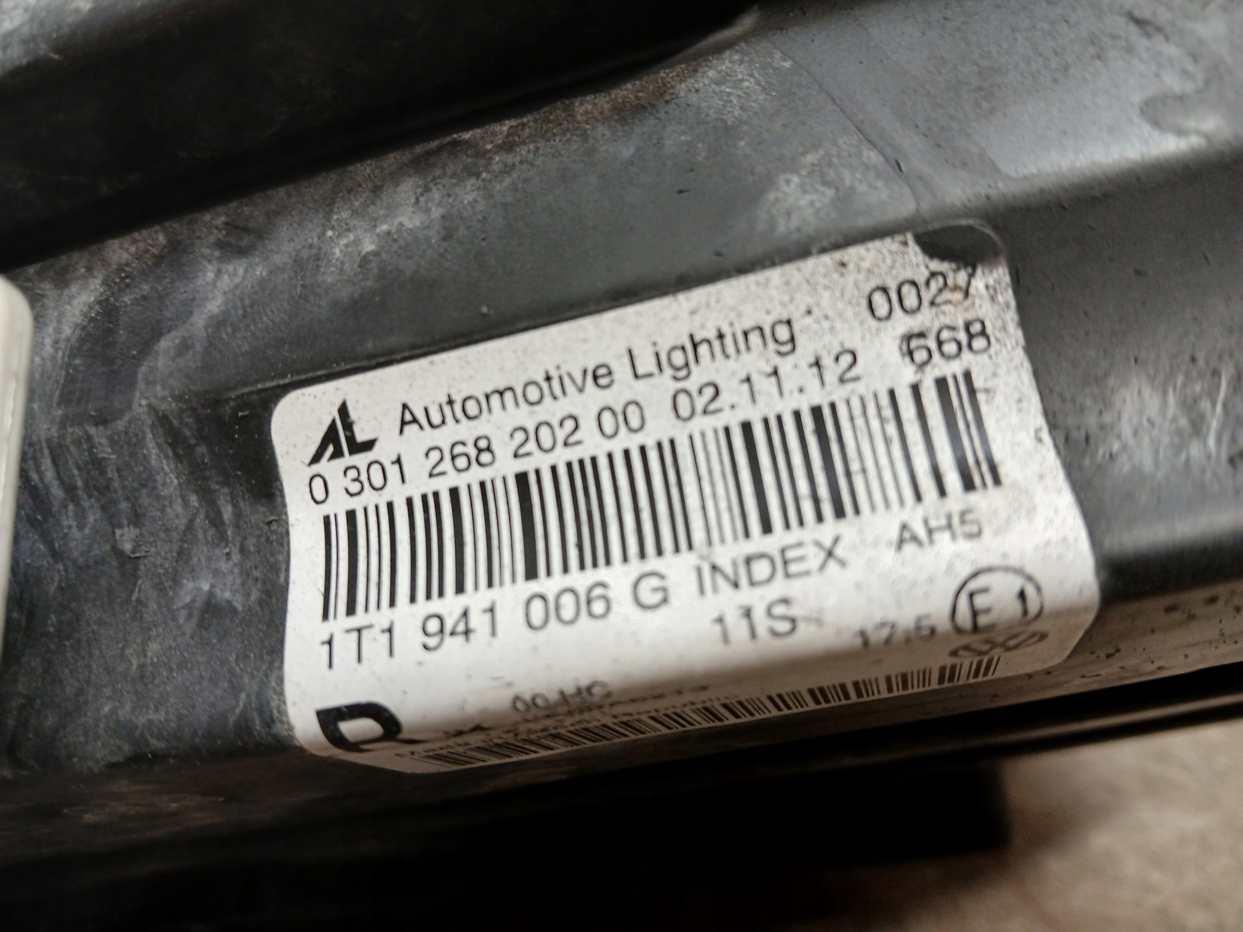 light front right VW TOURAN 1T0 10-15 1T0941006G