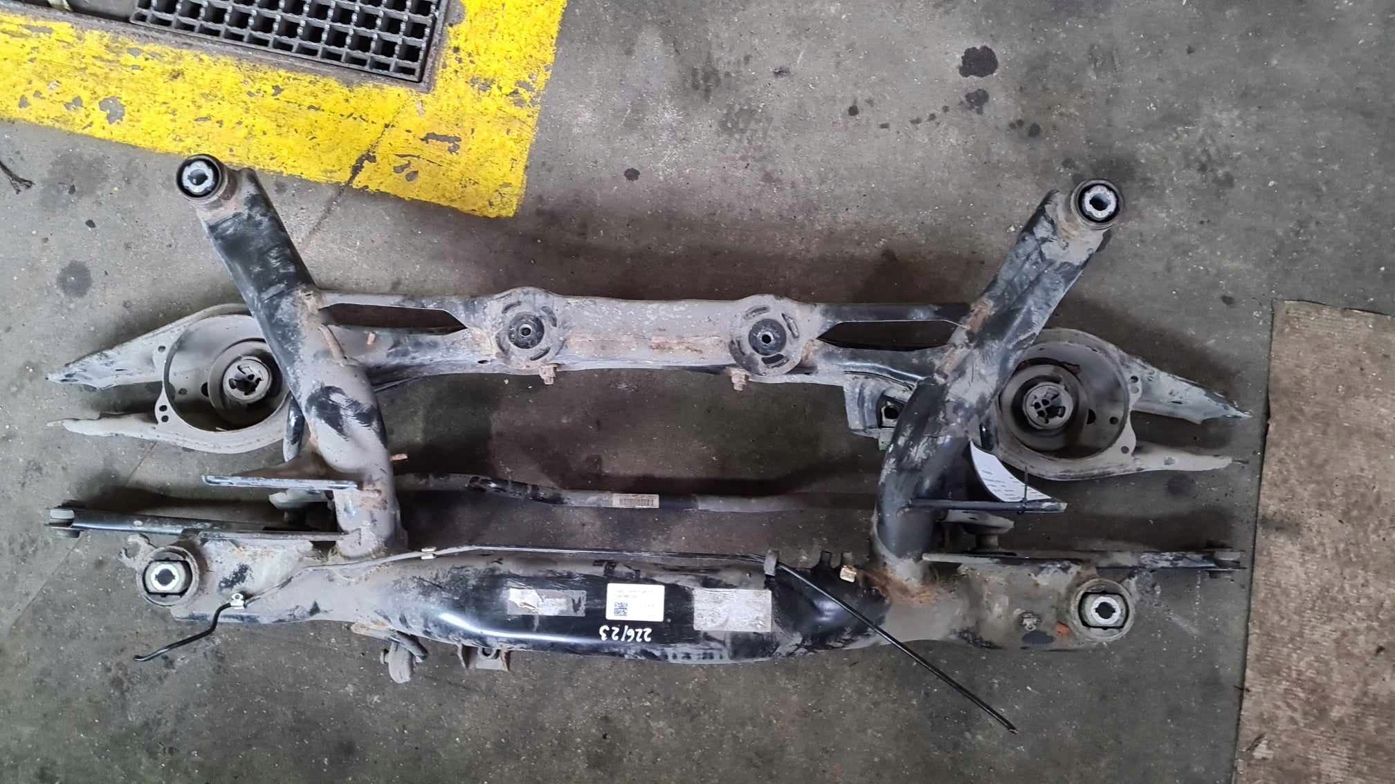 SKODA SUPERB III AUDI VW axle beam subframe sider rear part 5Q0505235J complete