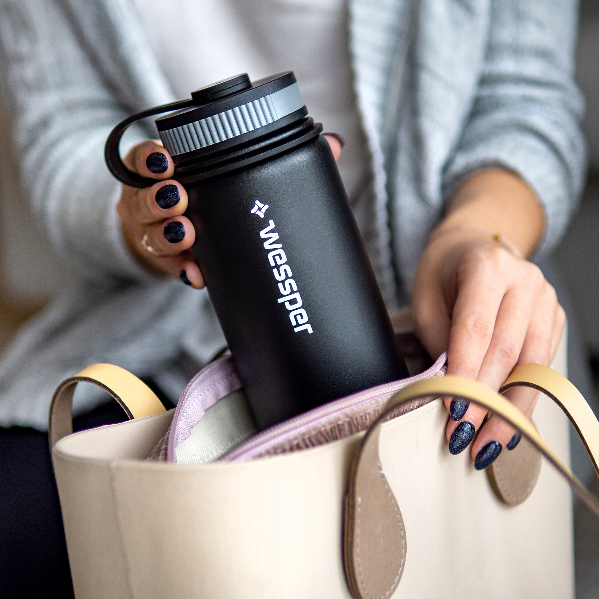 Butelka Termiczna na wodę kawę herbatę 0,7l Termos Wessper do 24h 700ml Pojemność 0.7 l