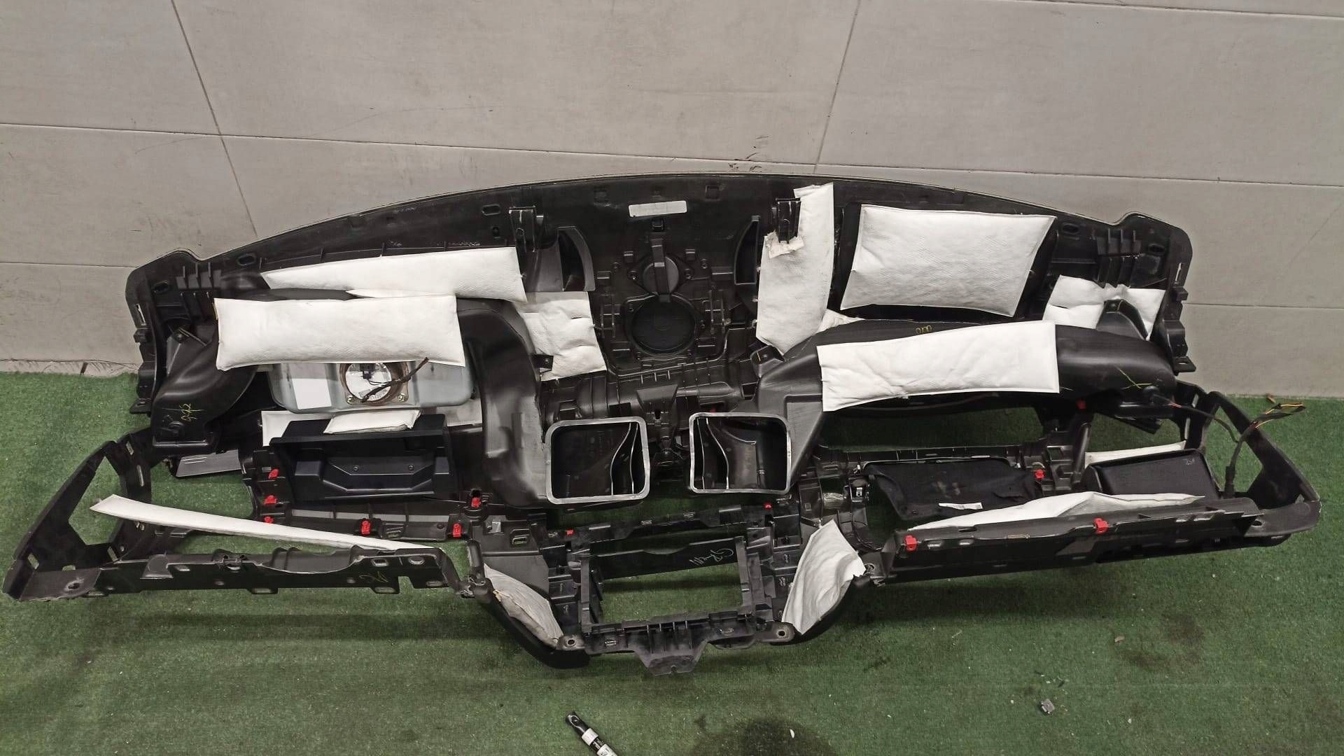 BMW X5 F15 console dashboard tension belts airbag