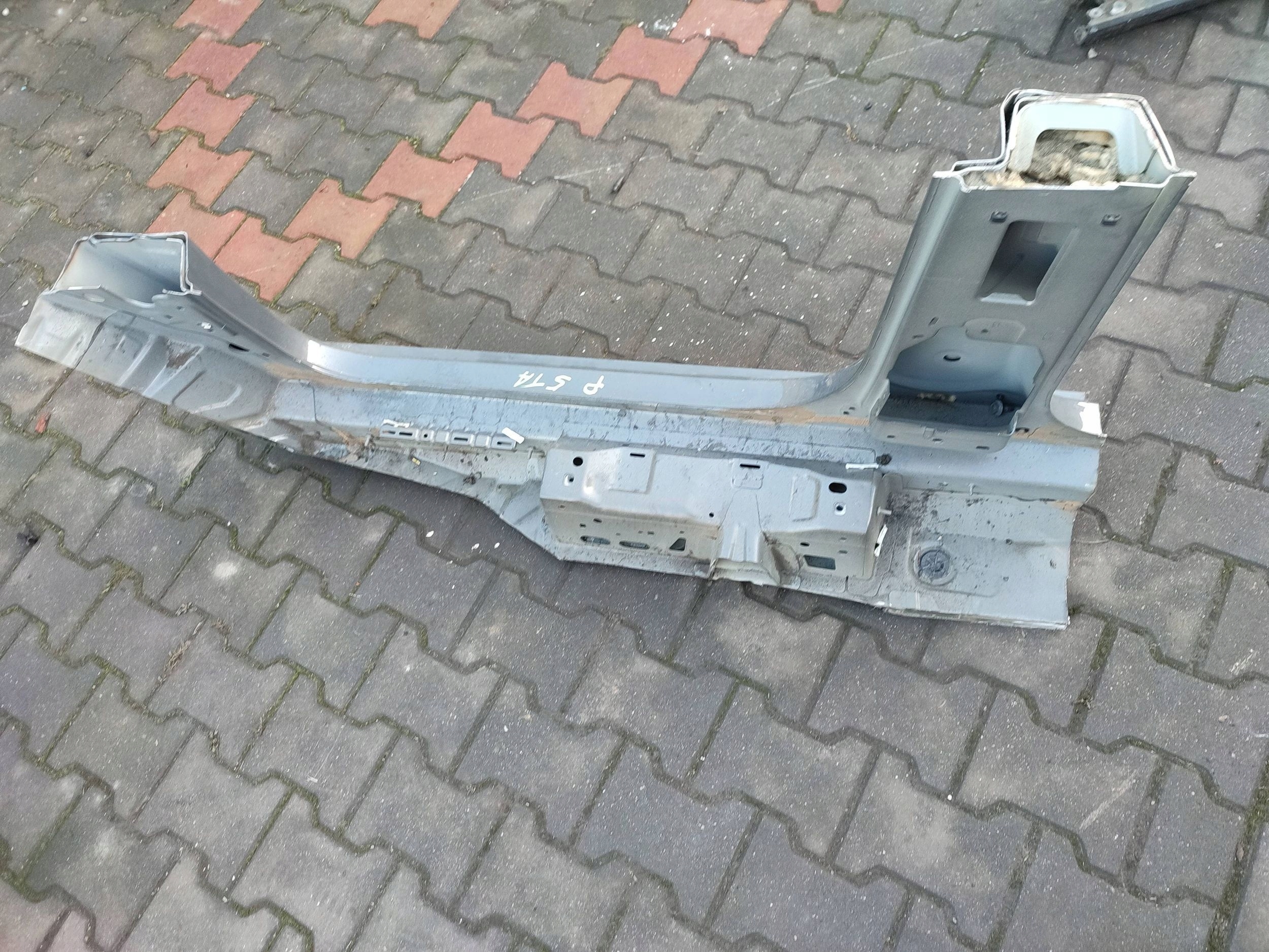Volkswagen Touran III 2020 right side threshold pillar