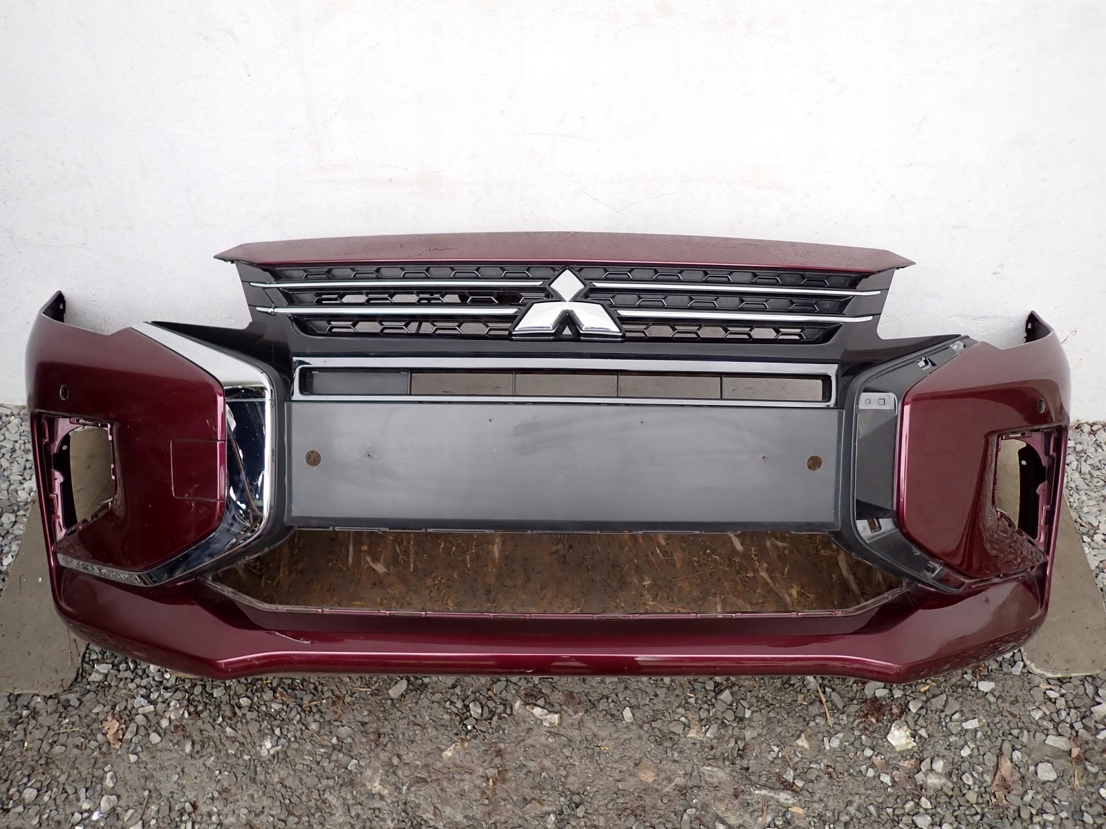 nárazník předek přední MITSUBISHI SPACE STAR LIFT