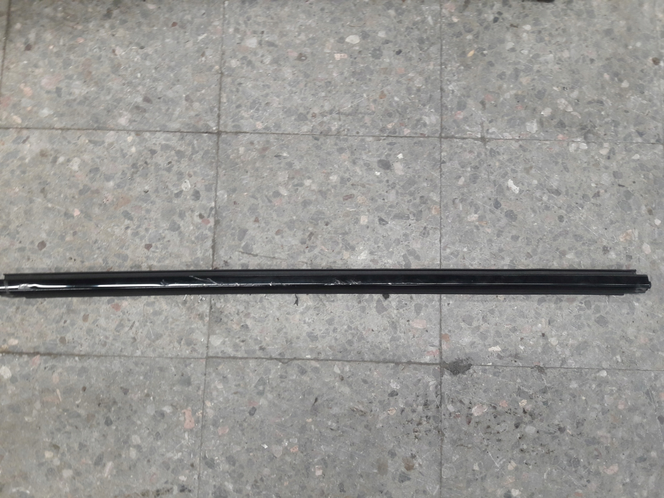 listwa zgarniajaca prawy przod ford mustang mach-e