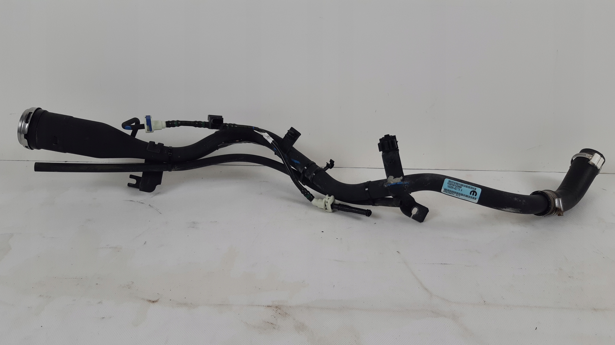 52030325AD - JEEP CHEROKEE KL LIFT 3.2 19-КРИШКА ПАЛИВНОГО БАКА