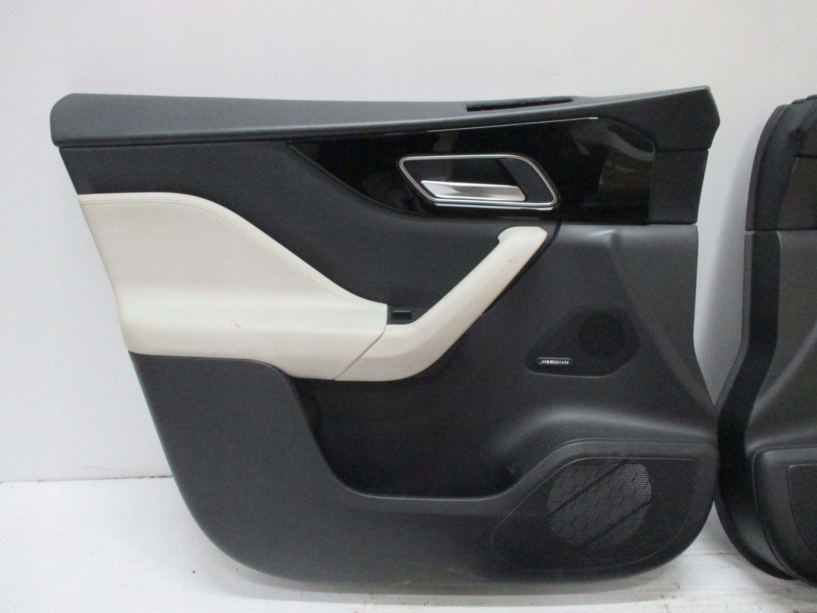 upholstery door right rear. JAGUAR F PACE