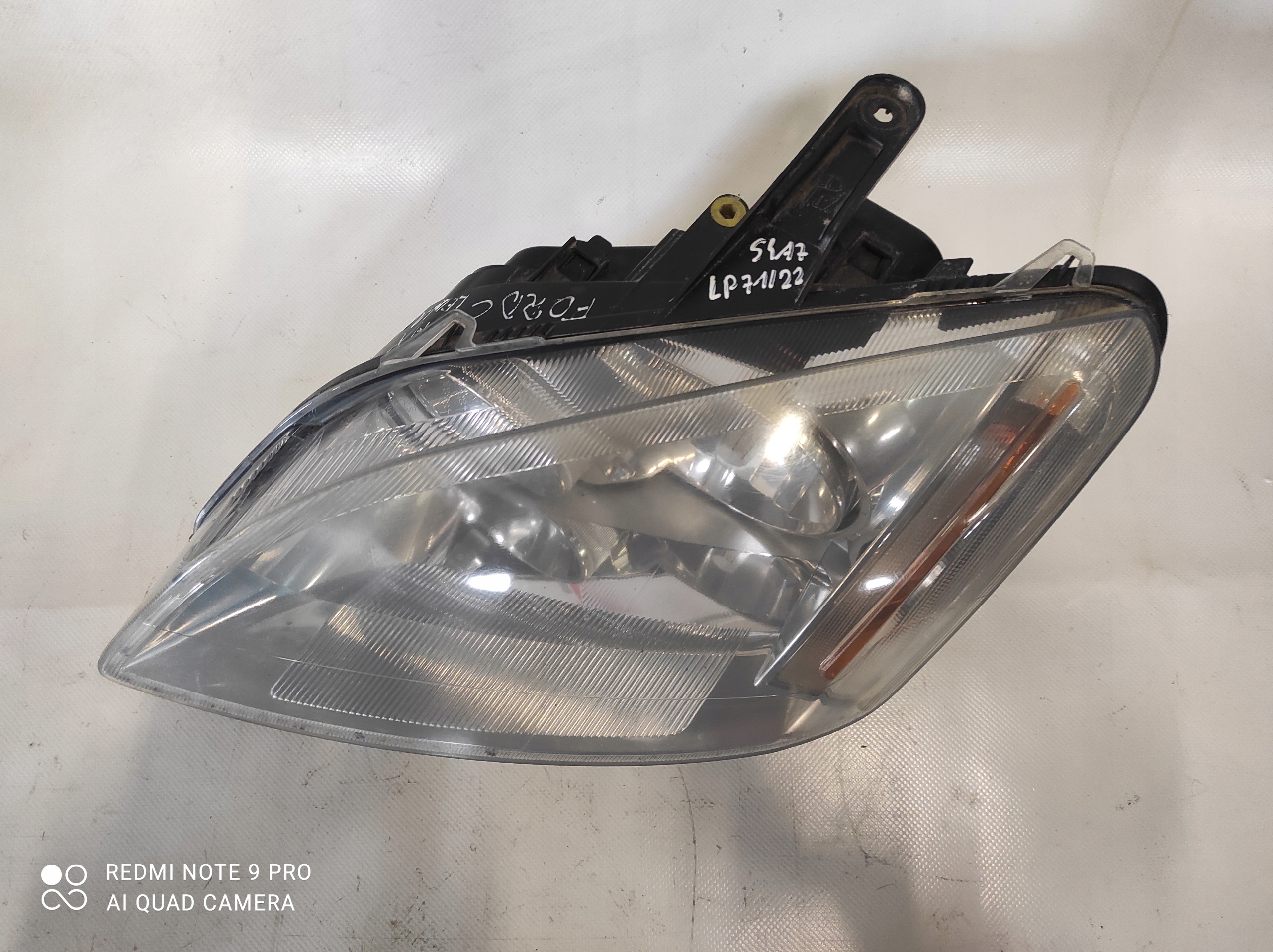 REFLEKTOR left light left front FORD C-MAX and 1
