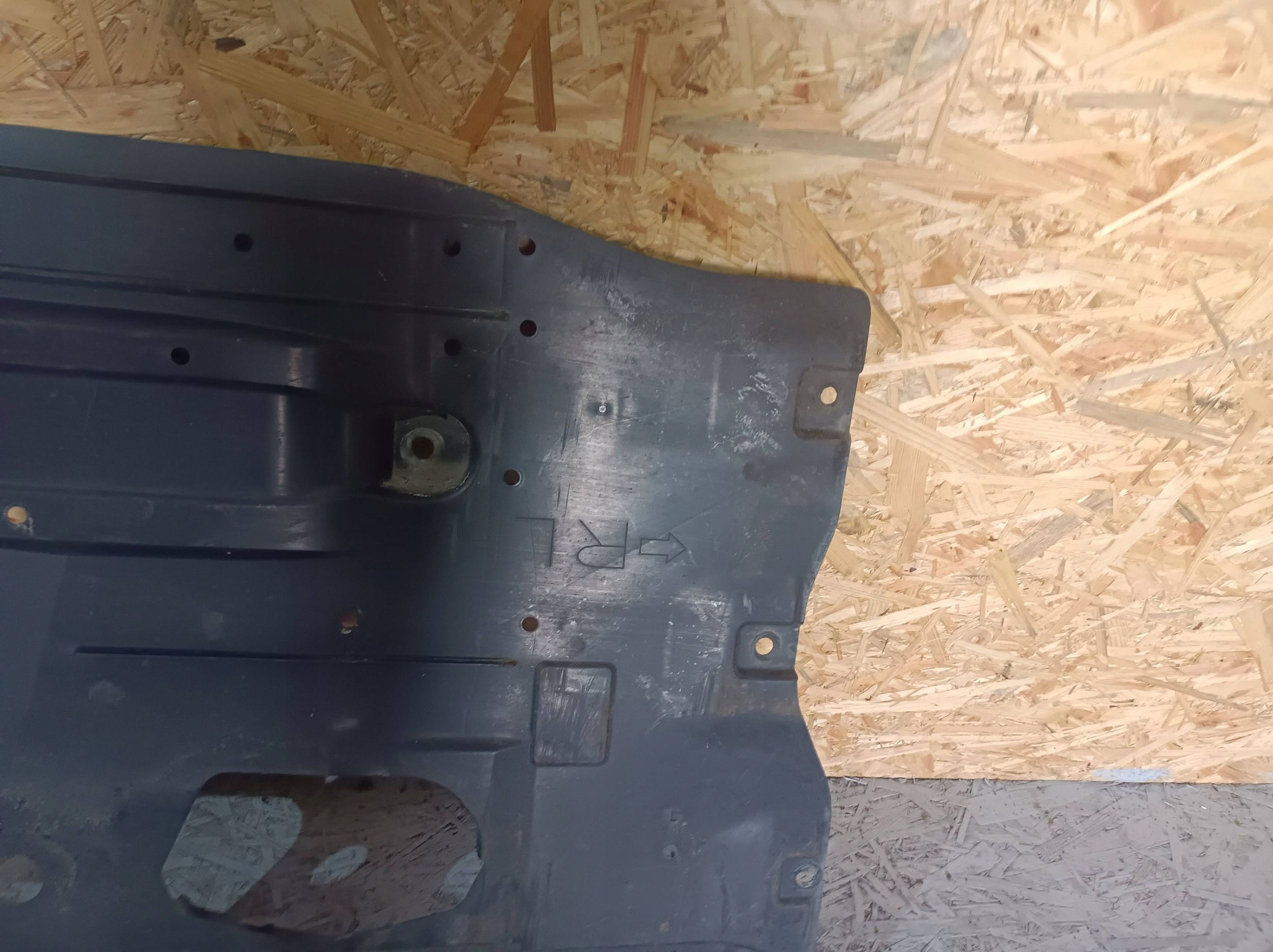 cover chassis front left Mazda 3 III 2014 BJS756122