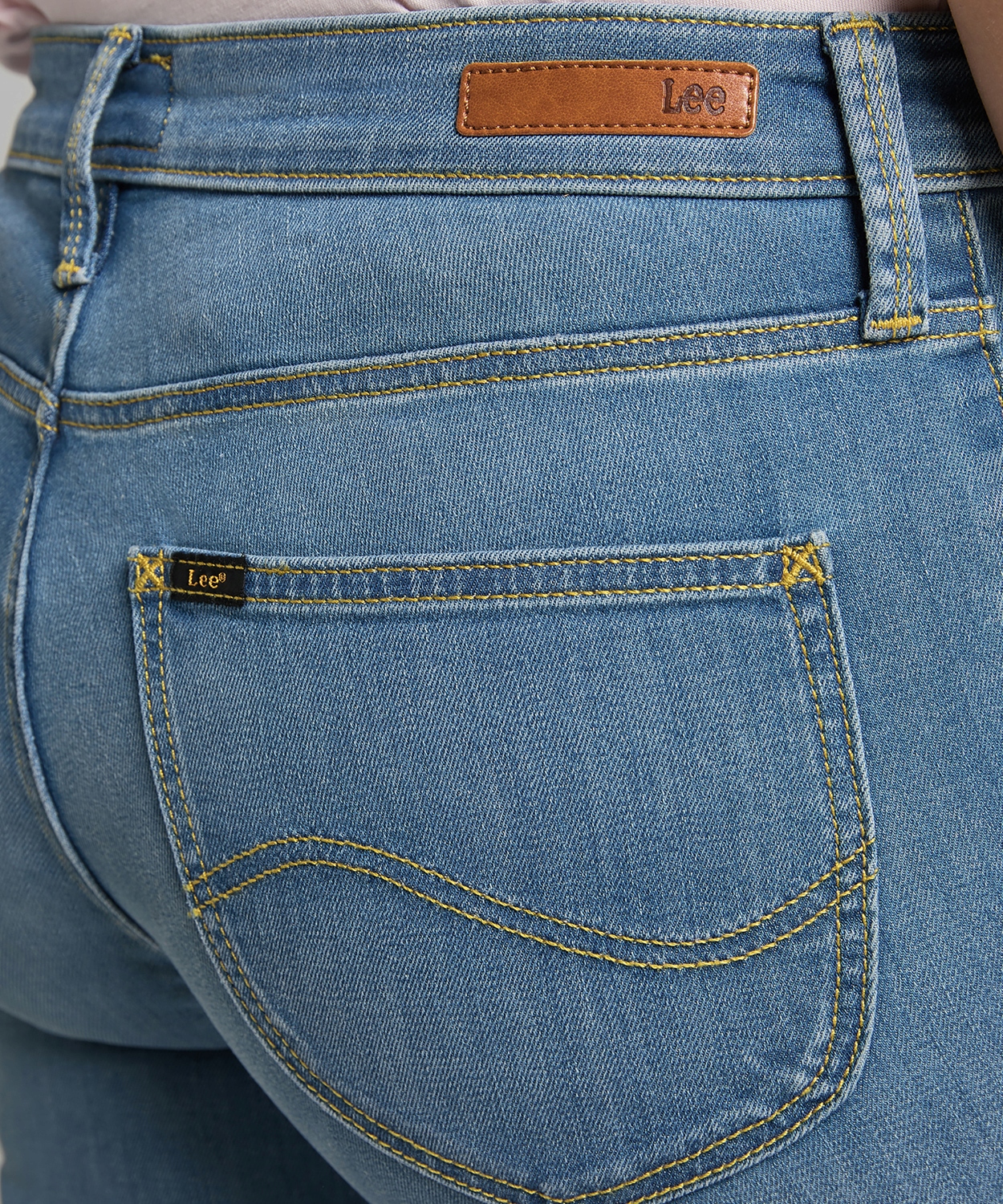 Jeansy Lee Elly L305EMXT Mid Blue W 28 / L 31 Model Elly