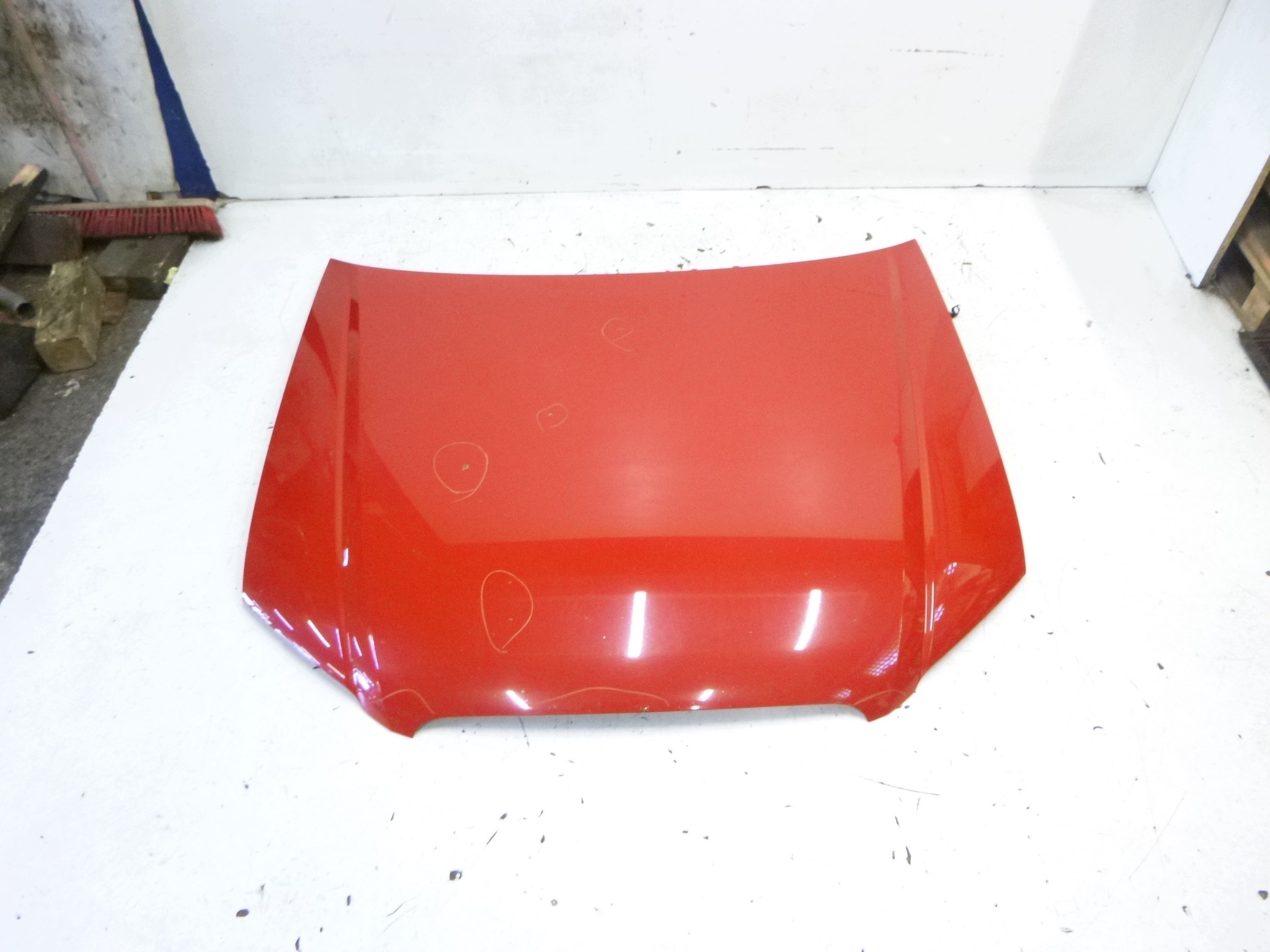 bonnet front of the engine AUDI A4 B7 / B8 red LY3J originál 2007r.
