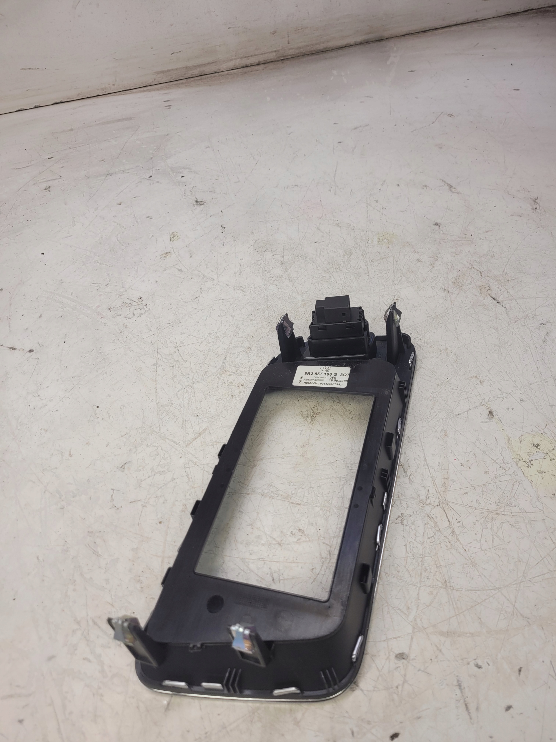 RÁM obal budíku AUDI Q5 8R 8R2857186G UK
