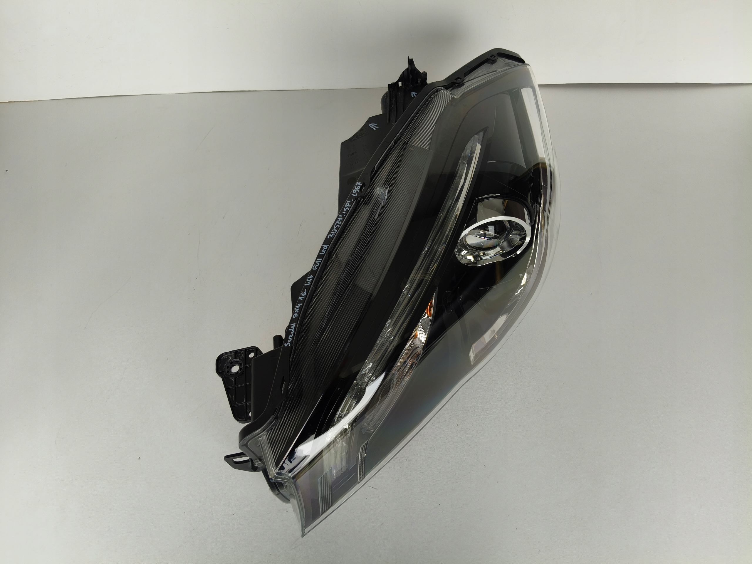 light left REFLEKTOR SUZUKI SX4 S-CROSS 16- LIFT LED
