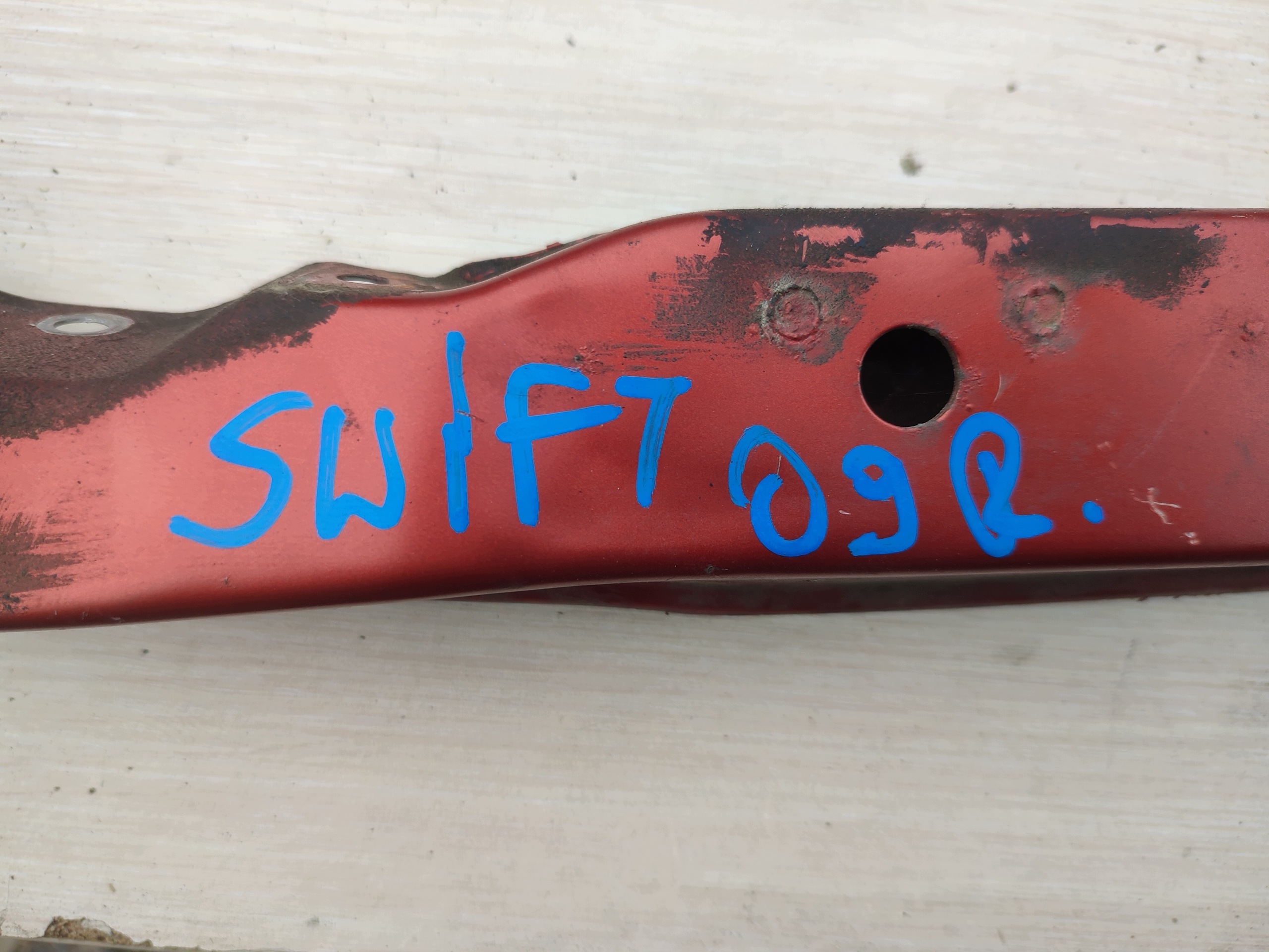horn výztuha stěny předního Suzuki SWIFT 09r.