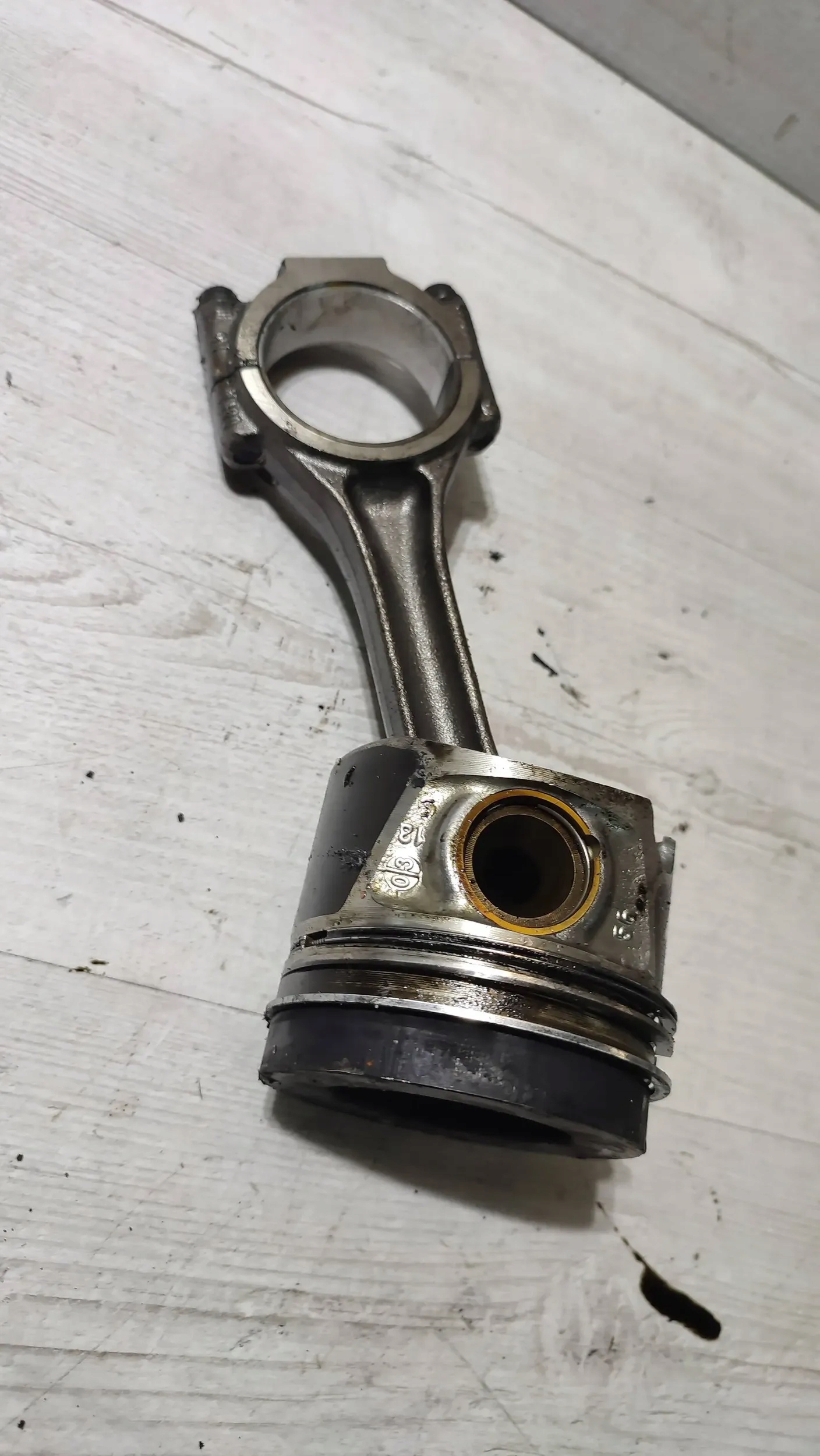 Audi TT 8J 13r 2.0tdi piston with connecting rod