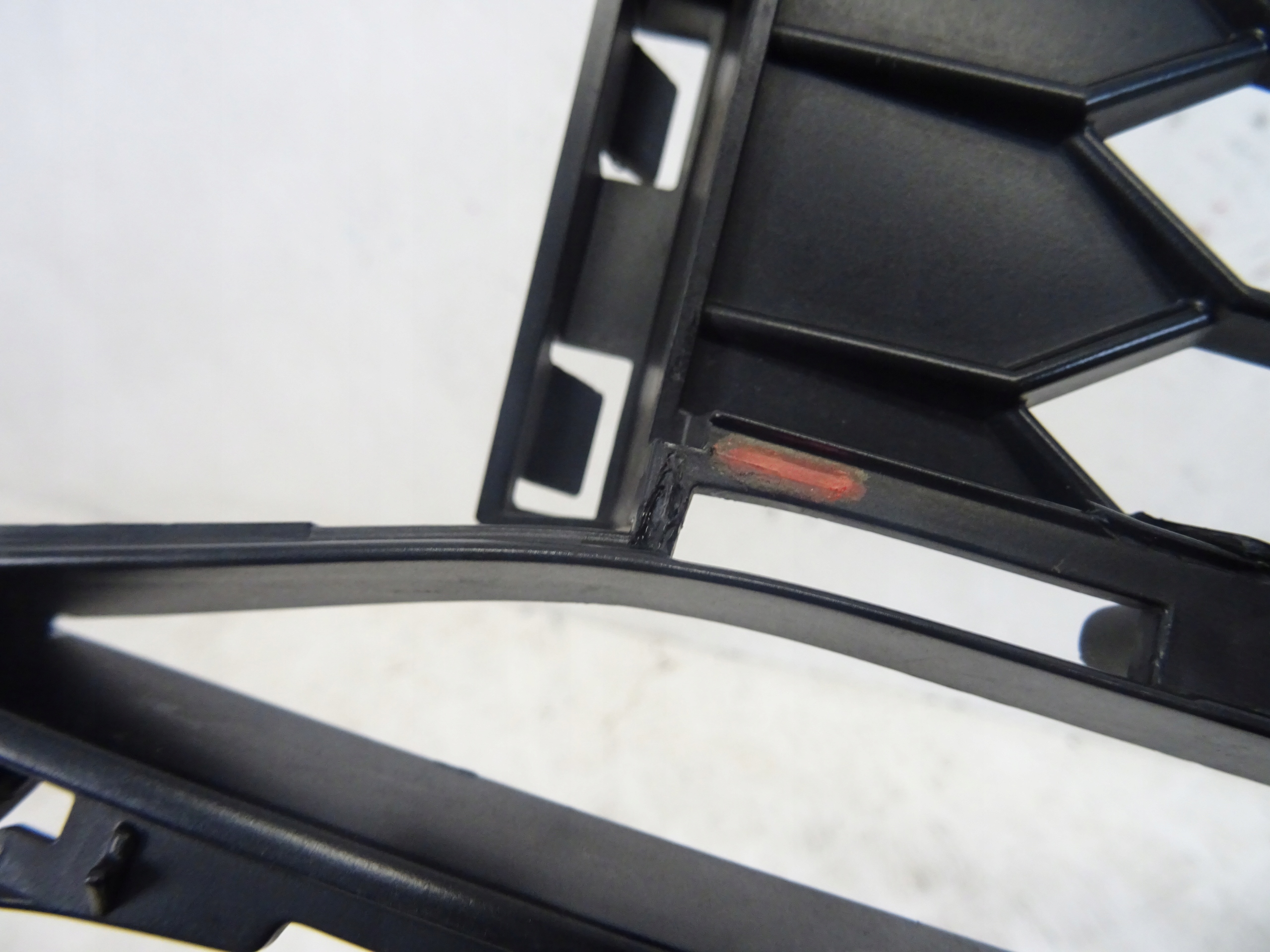 grid of a bumper front front central AUDI Q2 81A S-LINE 81A807647A