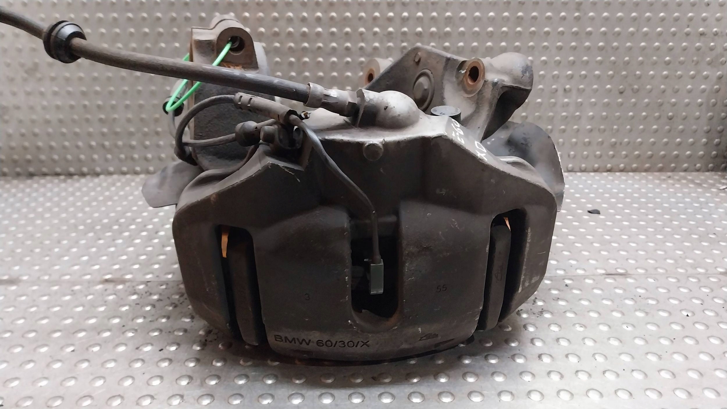 otoč čepu třmen levý předek KPL 6768315 BMW E60 E61 XDRIVE