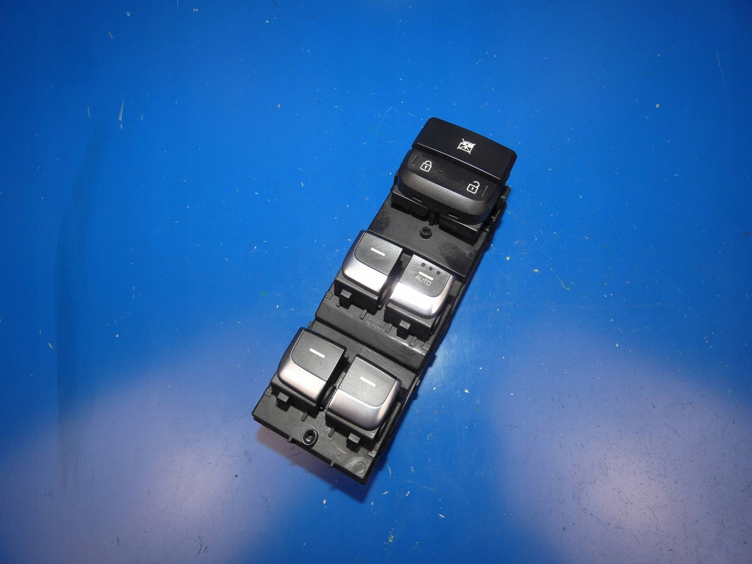 KIA SPORTAGE IV 2016- window control switch left front WERSJA ANGIELSKA