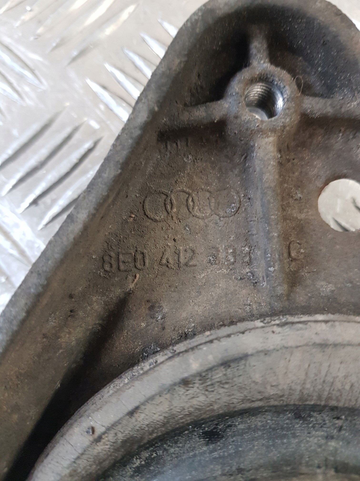 Support plaque Avant Supérieure Amortiseur 8E0412383C AUDI A4 B6 Berline