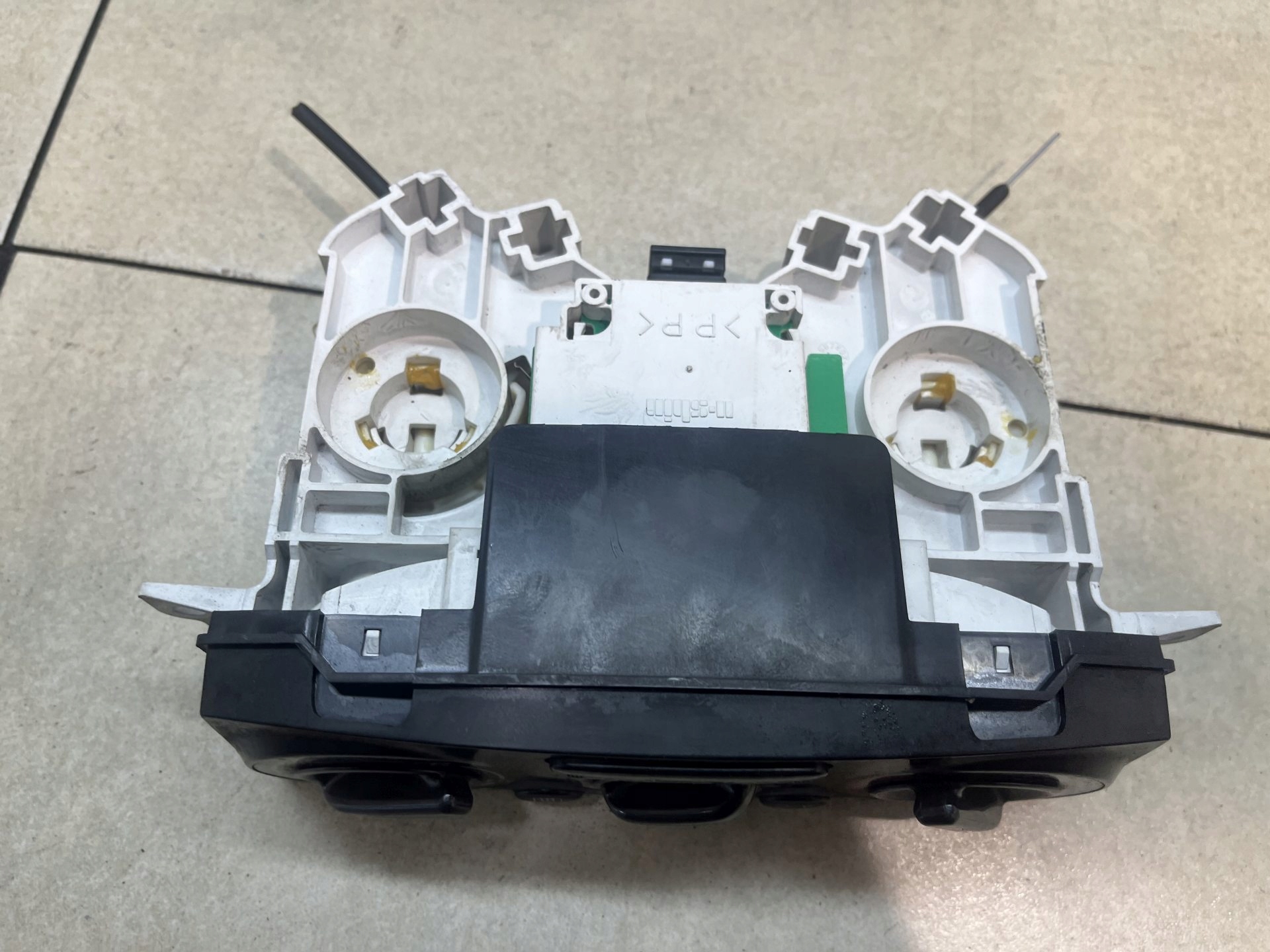 Unite commande clima MAZDA MPV 2.0 D PLC94B