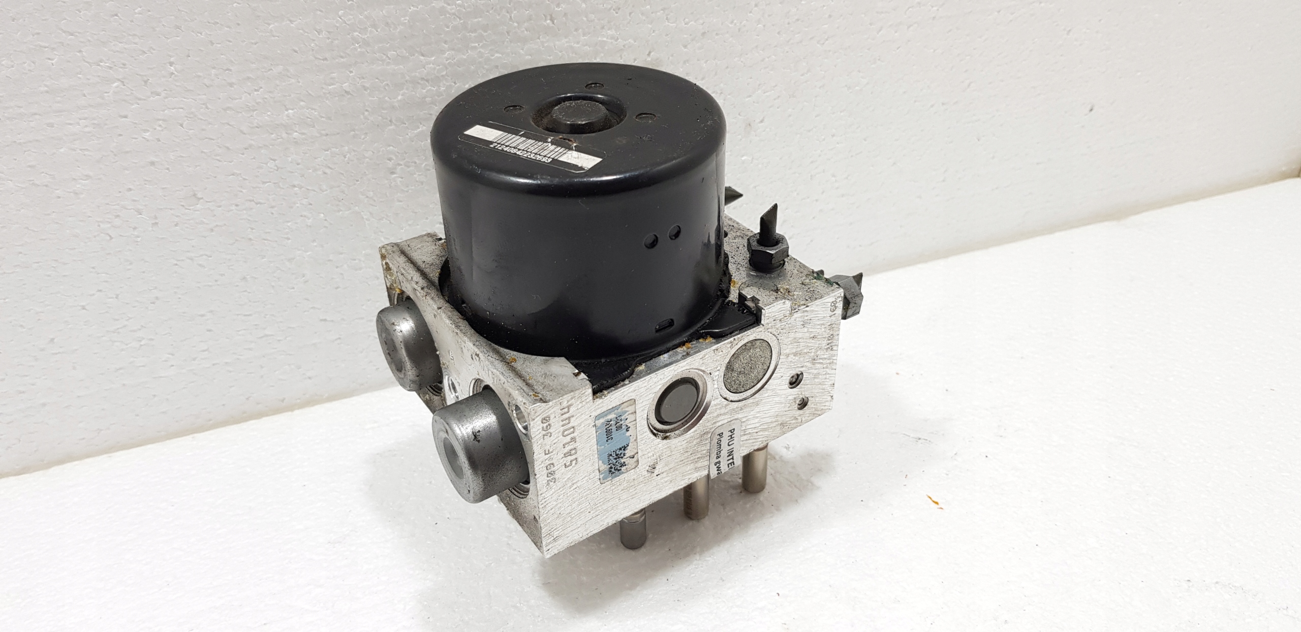 Mercedes C-Class W204 07-14 насос ABS A2044314012