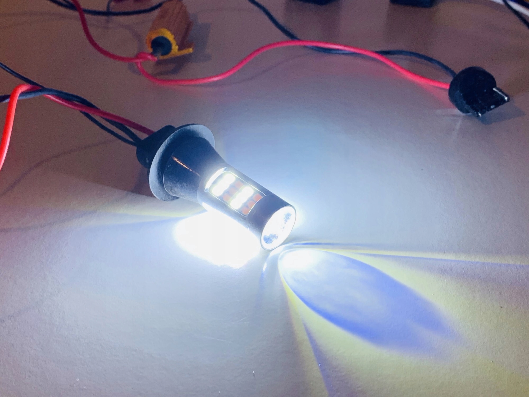 ŚWIATŁA DZIENNE KIERUNKOWSKAZ LED 2w1 AUTOMAT W21W Napięcie 12 V