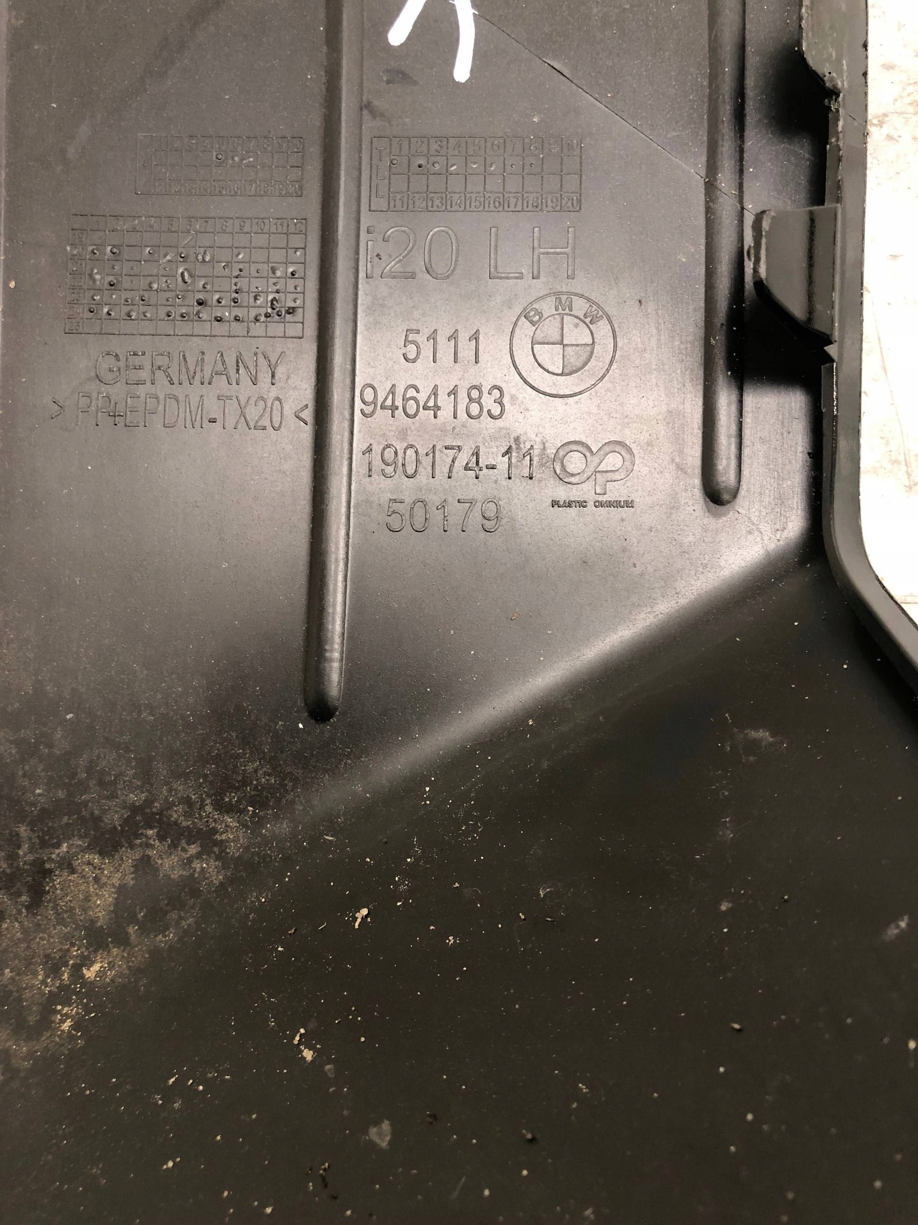 grid of a bumper left front BMW iX I20 9464183